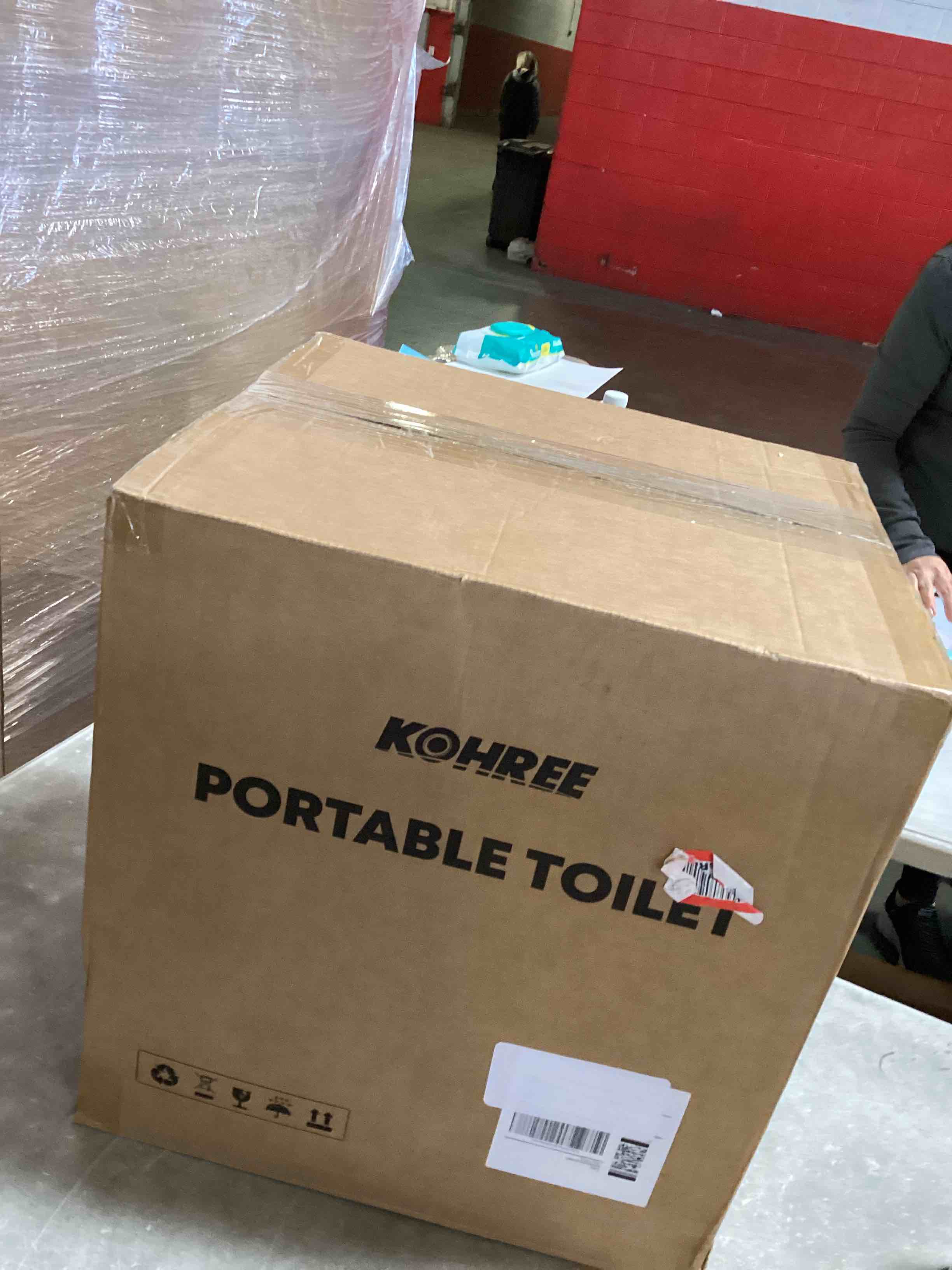 https://s3.amazonaws.com/lotting-images-prod/bidfta/PNK2037501_1744140591742.jpeg