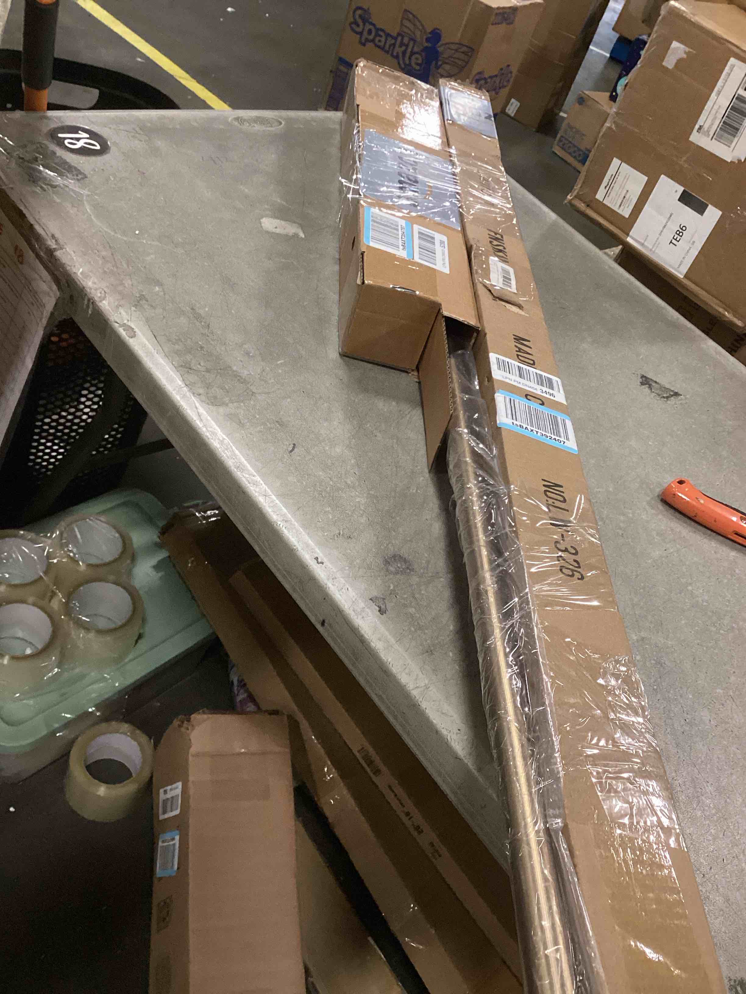 https://s3.amazonaws.com/lotting-images-prod/bidfta/PNK2037582_1743780367460.jpeg