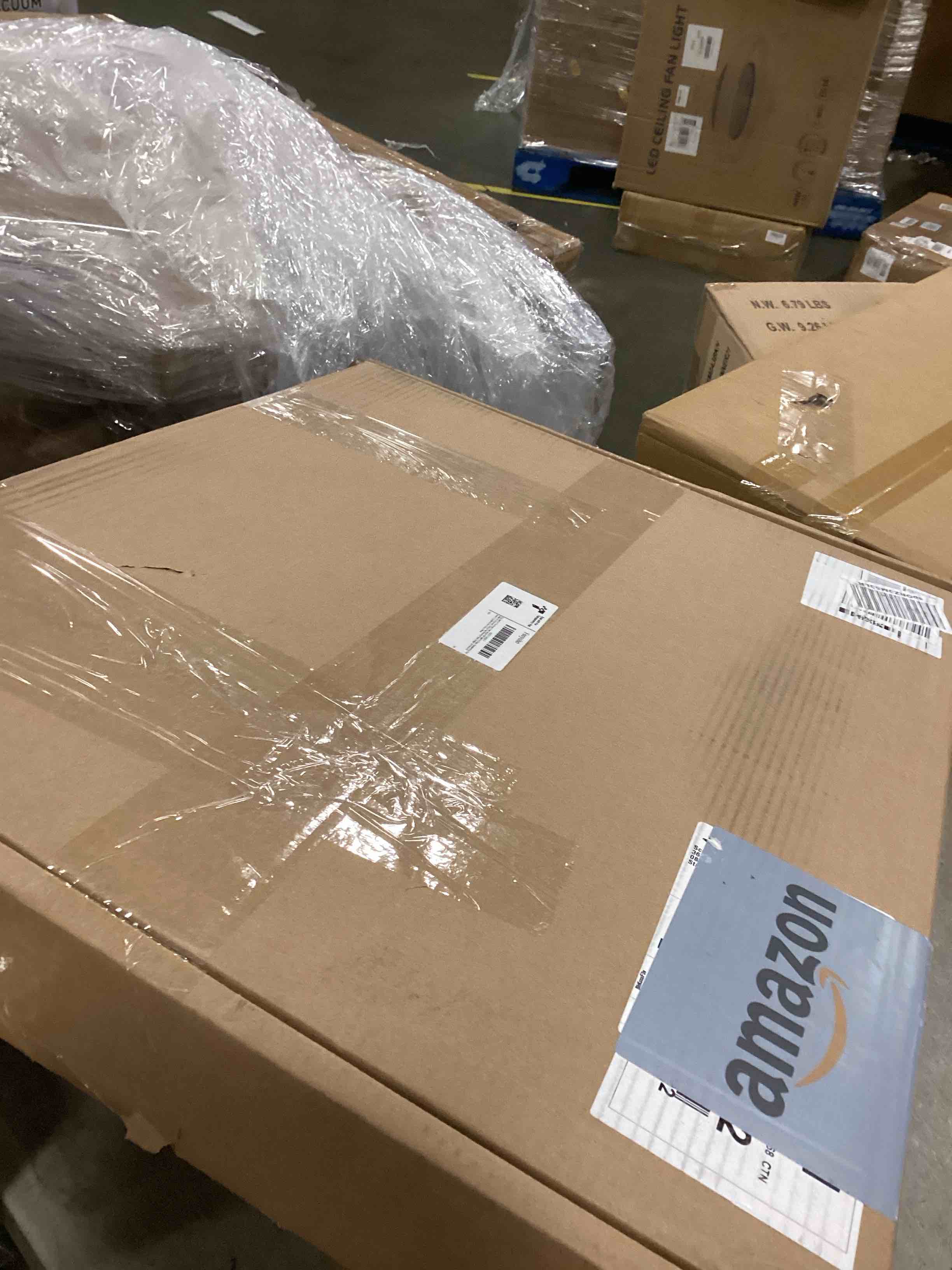 https://s3.amazonaws.com/lotting-images-prod/bidfta/PNK2037619_1743787577476.jpeg