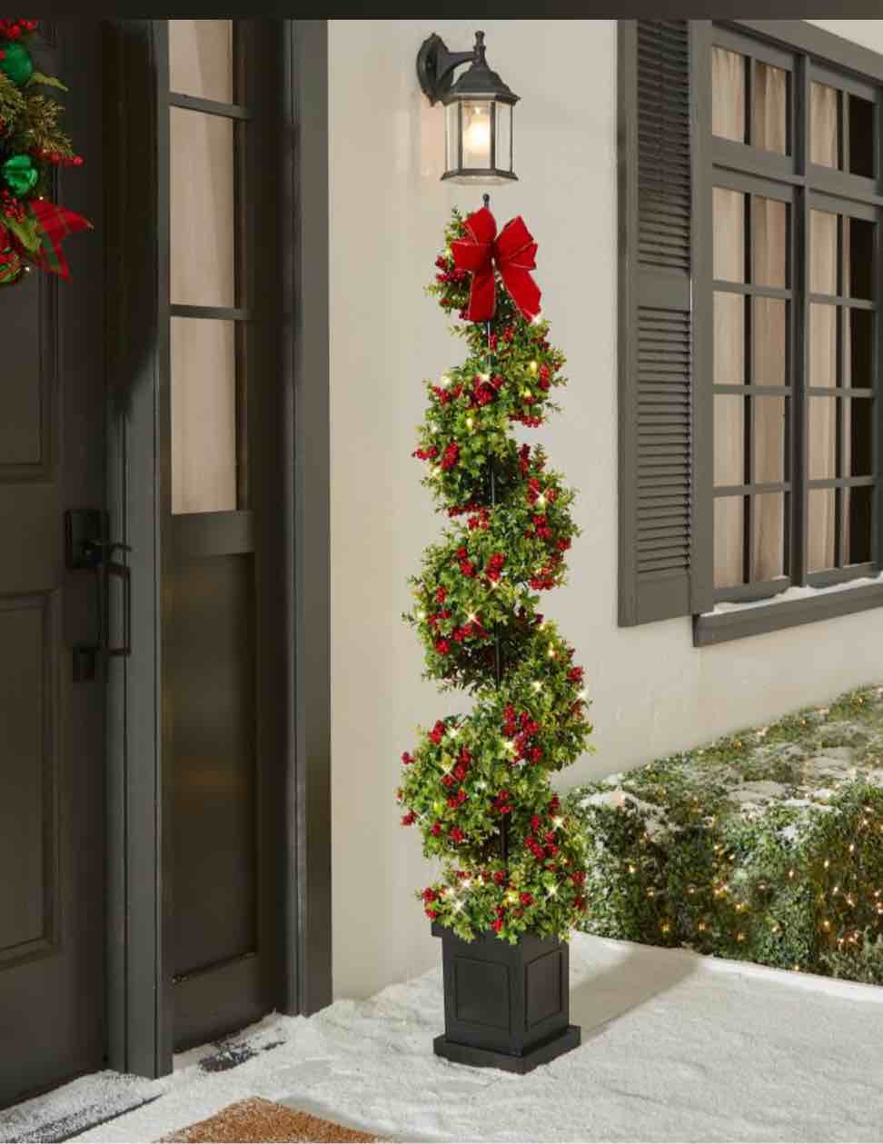 The 5' Christmas Twinkling Topiary