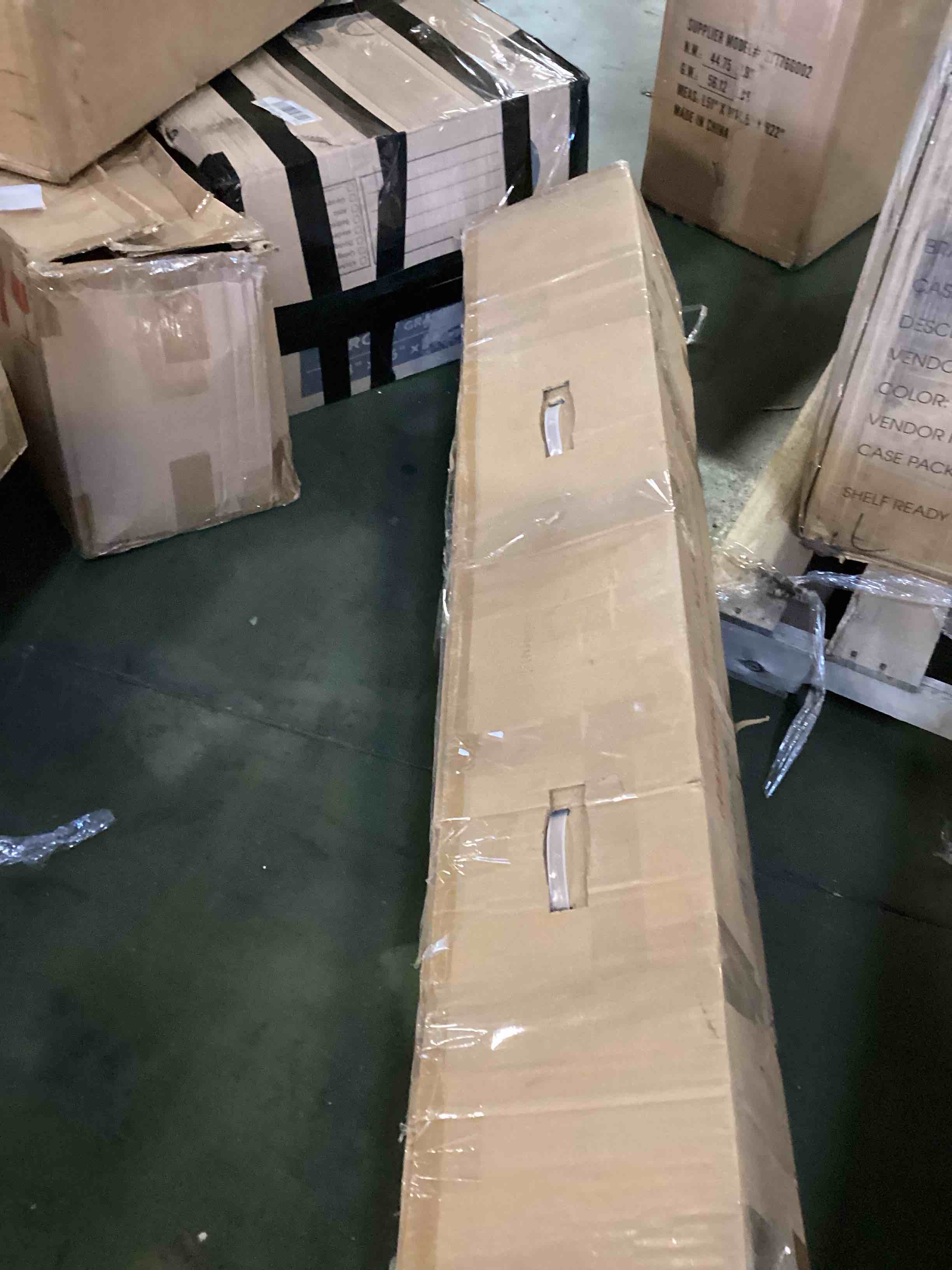 https://s3.amazonaws.com/lotting-images-prod/bidfta/PNK2037667_1744116516405.jpeg