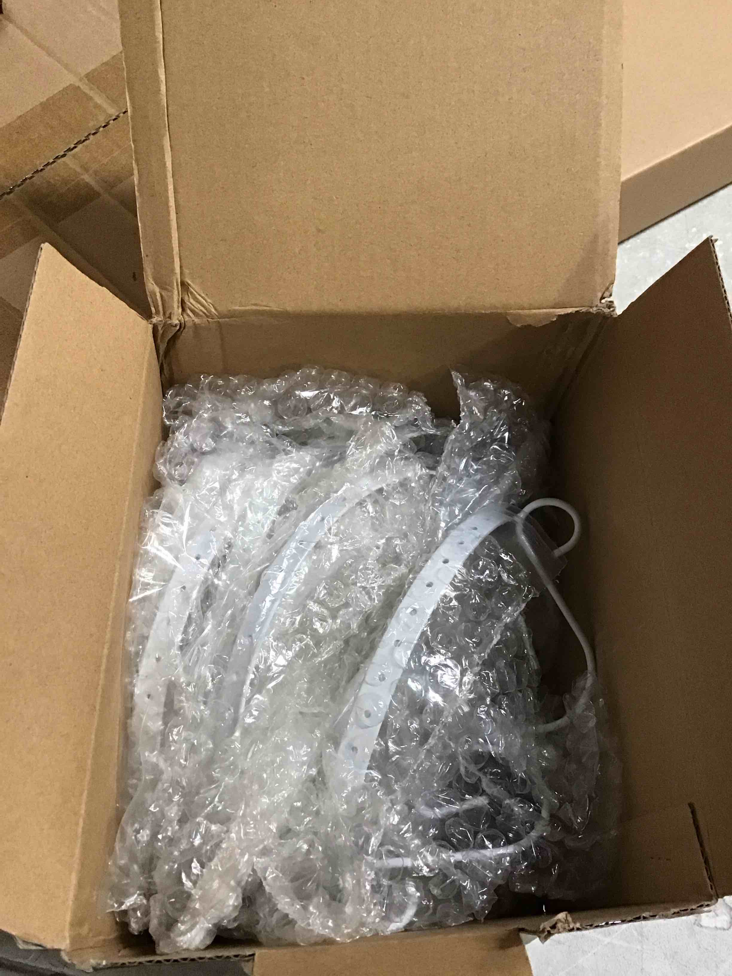 https://s3.amazonaws.com/lotting-images-prod/bidfta/PNK2037827_1744206794146.jpeg