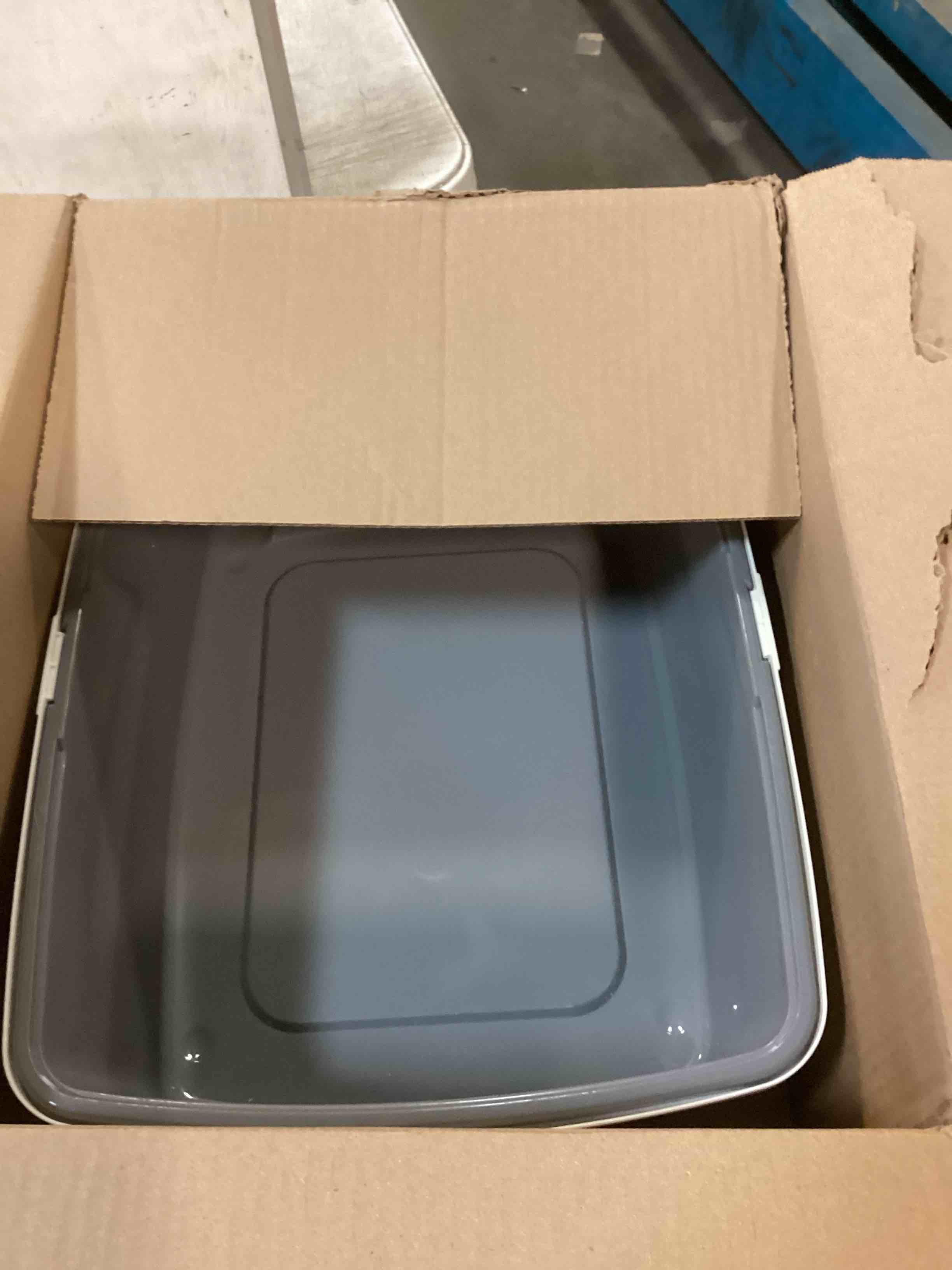 https://s3.amazonaws.com/lotting-images-prod/bidfta/PNK2038205_1741354129541.jpeg
