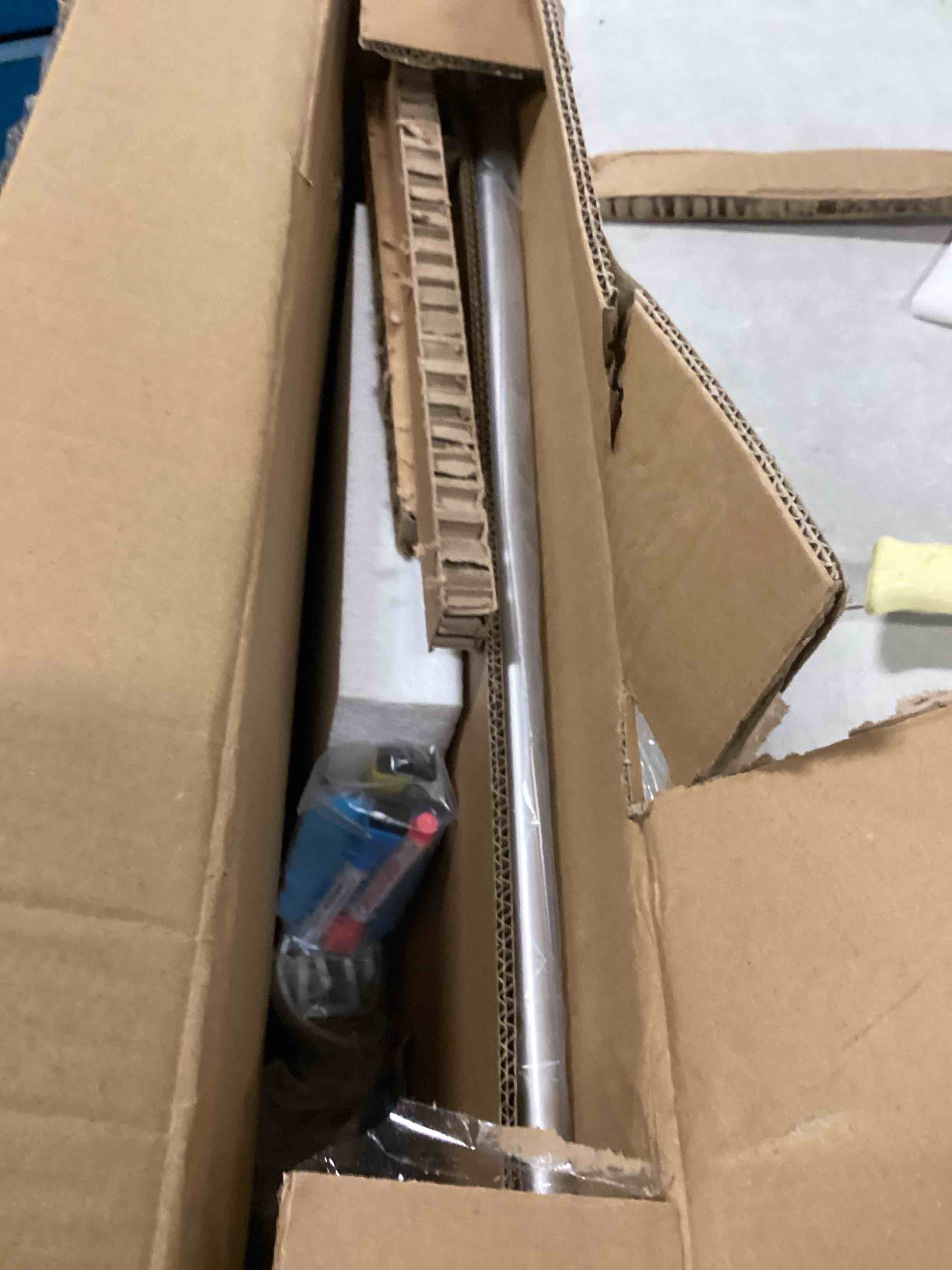 https://s3.amazonaws.com/lotting-images-prod/bidfta/PNK2039312_1741868882894.jpeg