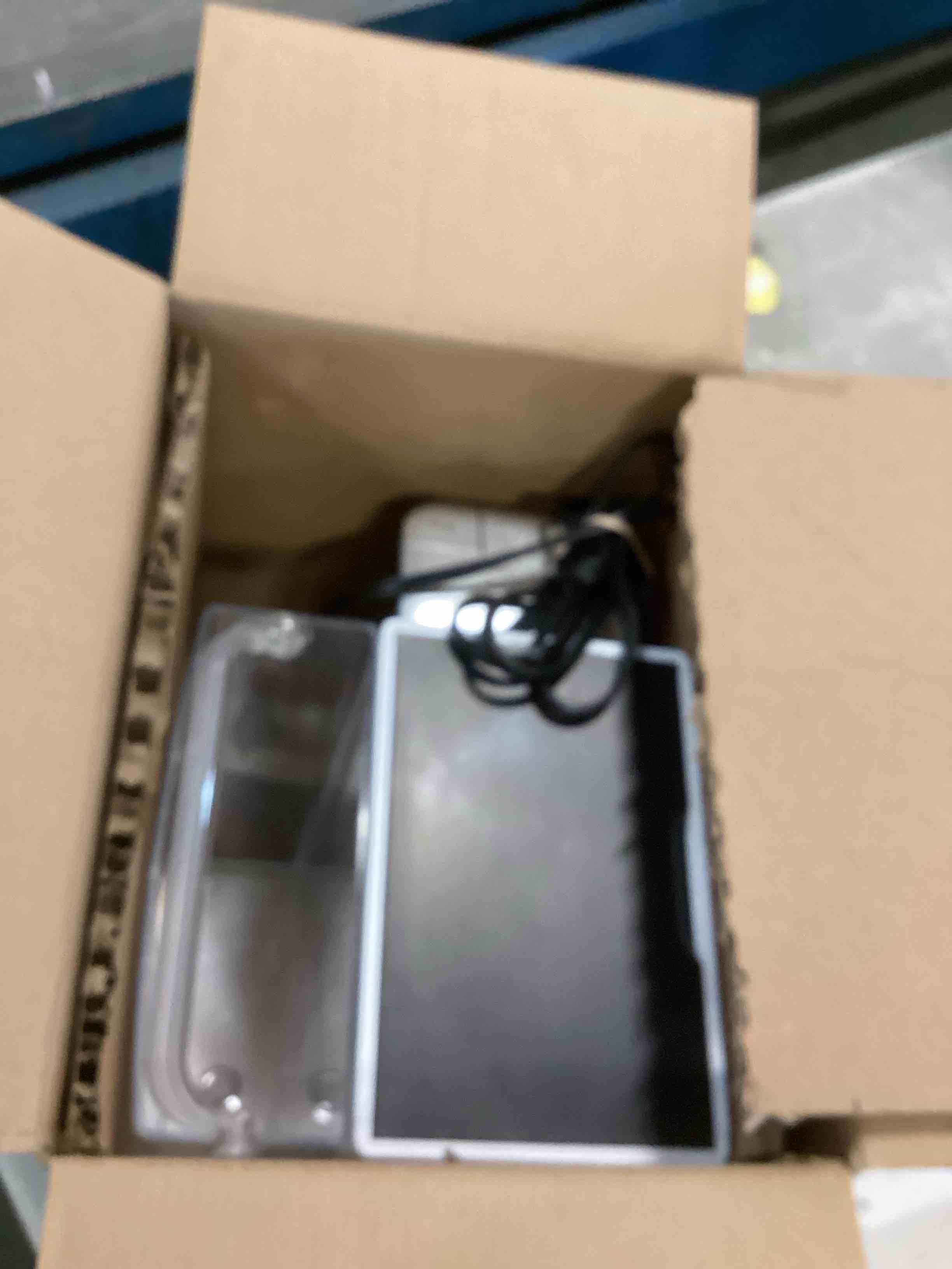 https://s3.amazonaws.com/lotting-images-prod/bidfta/PNK2039929_1742225901066.jpeg