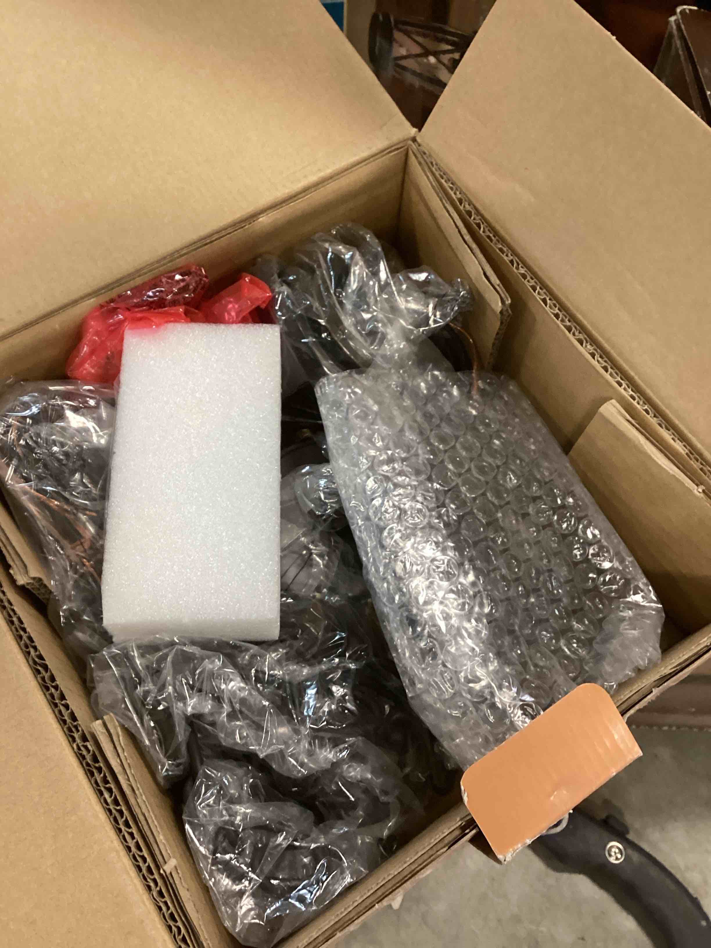 https://s3.amazonaws.com/lotting-images-prod/bidfta/PNK2040042_1742236138431.jpeg