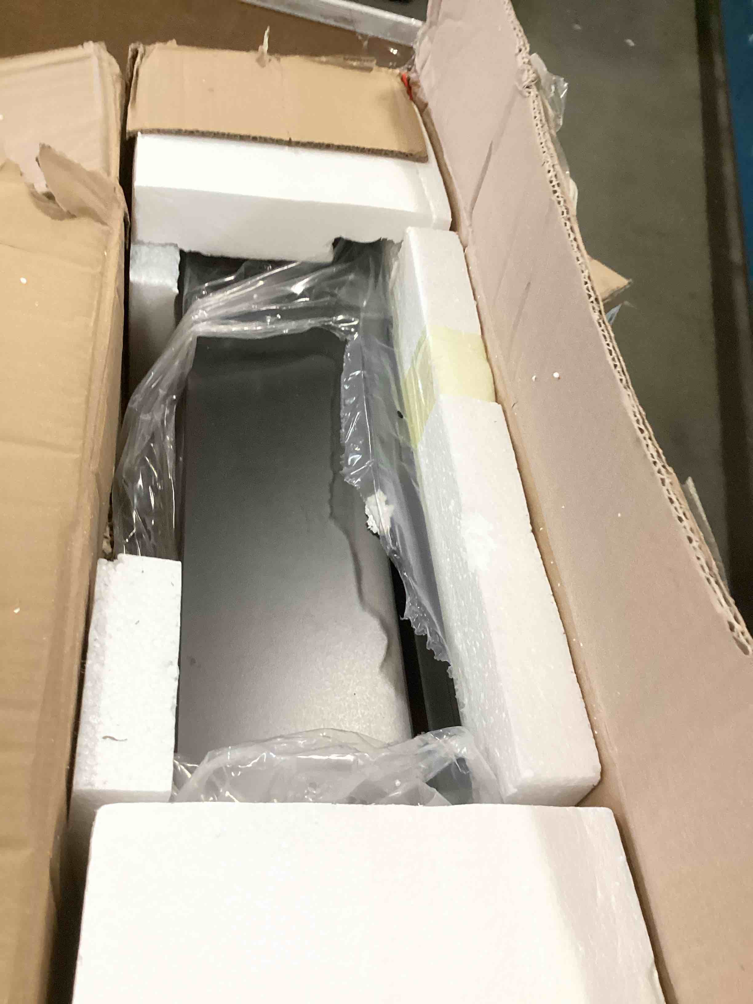 https://s3.amazonaws.com/lotting-images-prod/bidfta/PNK2040320_1742320390264.jpeg