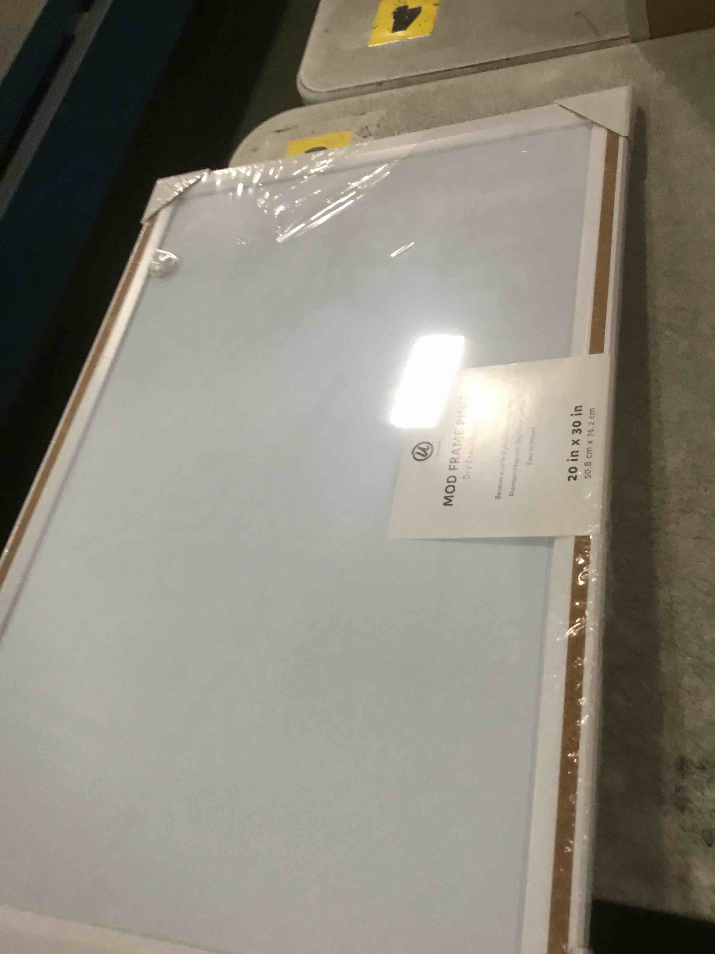 https://s3.amazonaws.com/lotting-images-prod/bidfta/PNK2042261_1742214627452.jpeg