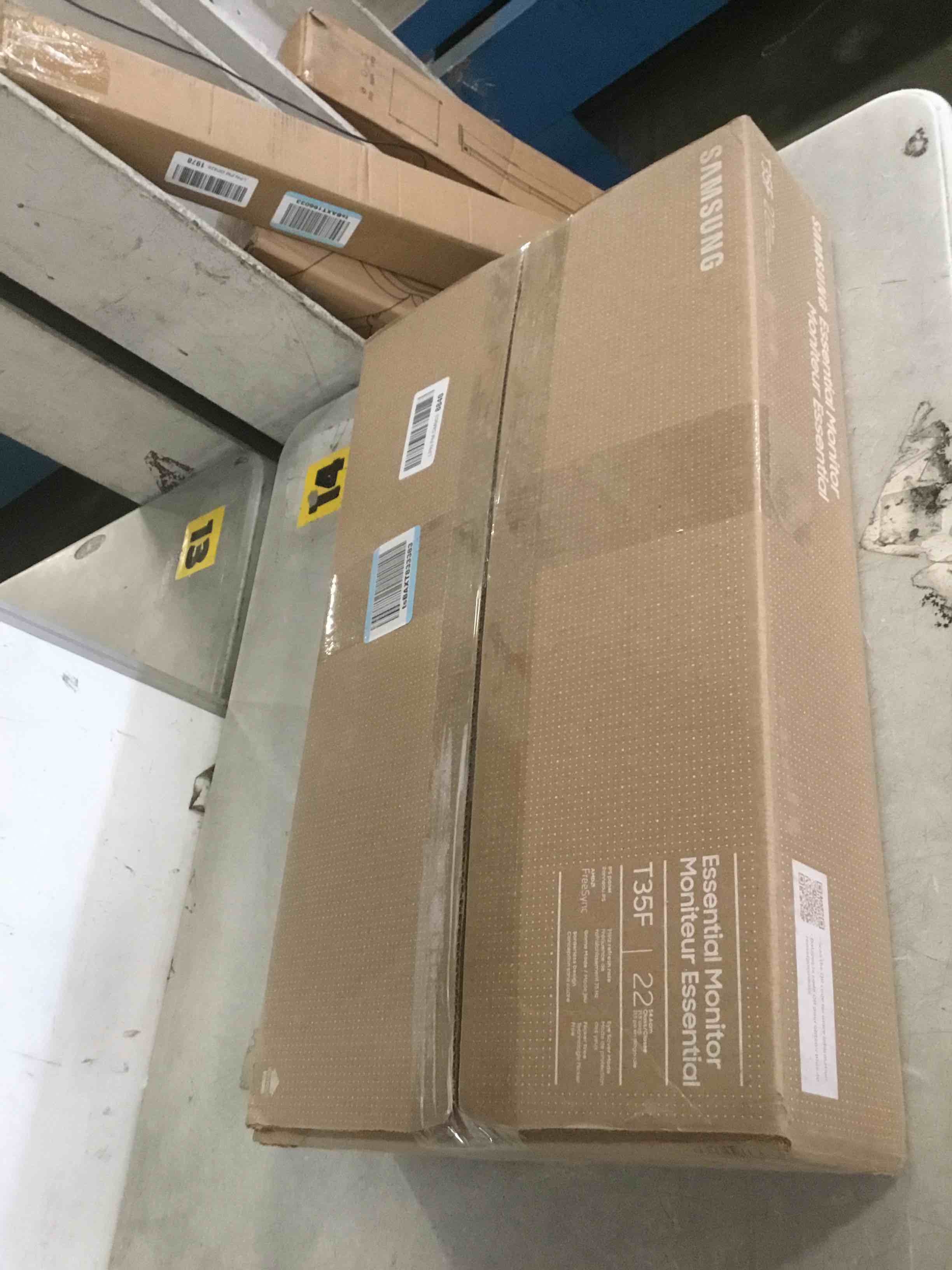 https://s3.amazonaws.com/lotting-images-prod/bidfta/PNK2043981_1743085429518.jpeg