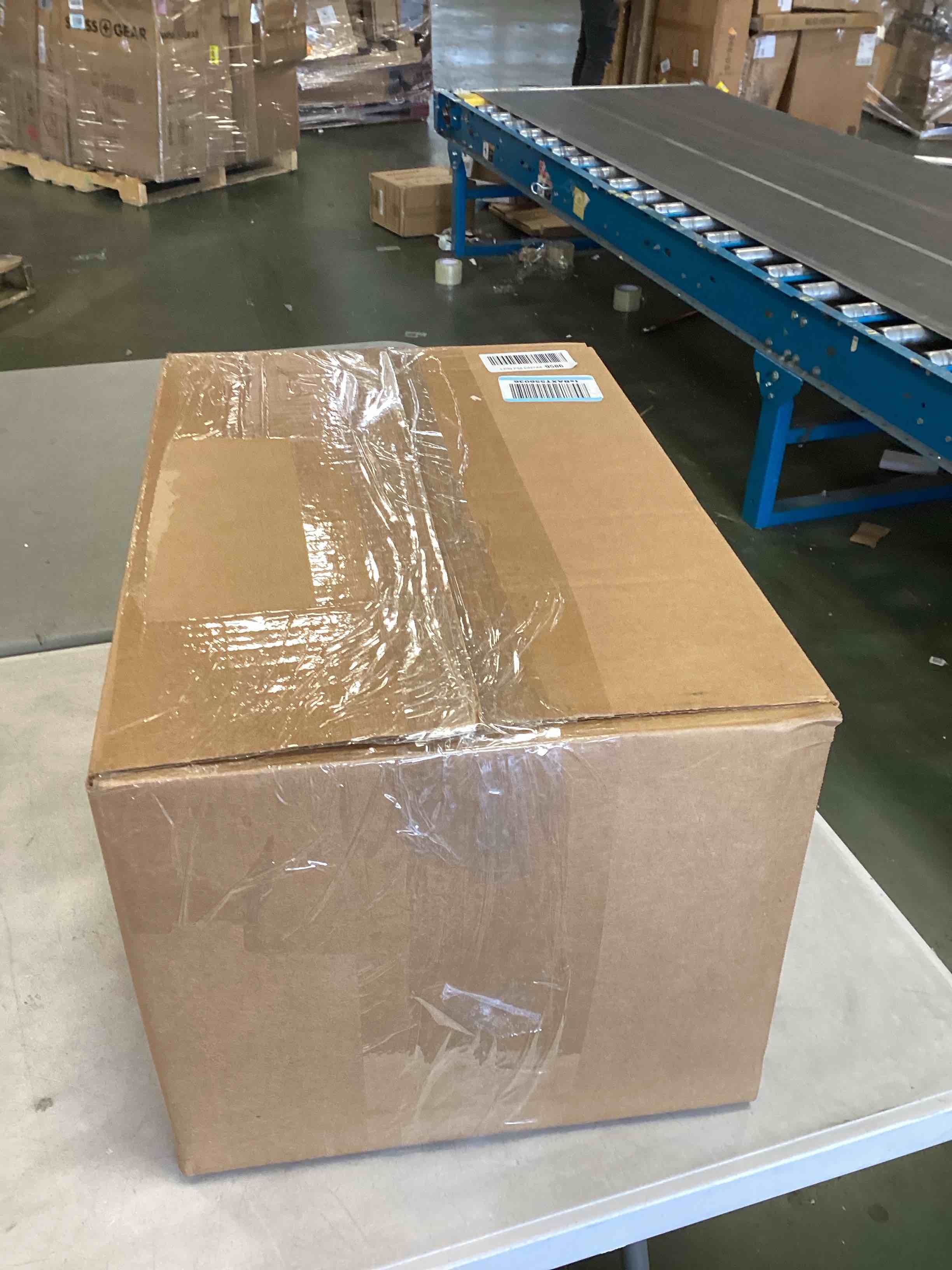 https://s3.amazonaws.com/lotting-images-prod/bidfta/PNK2044307_1740069755971.jpeg
