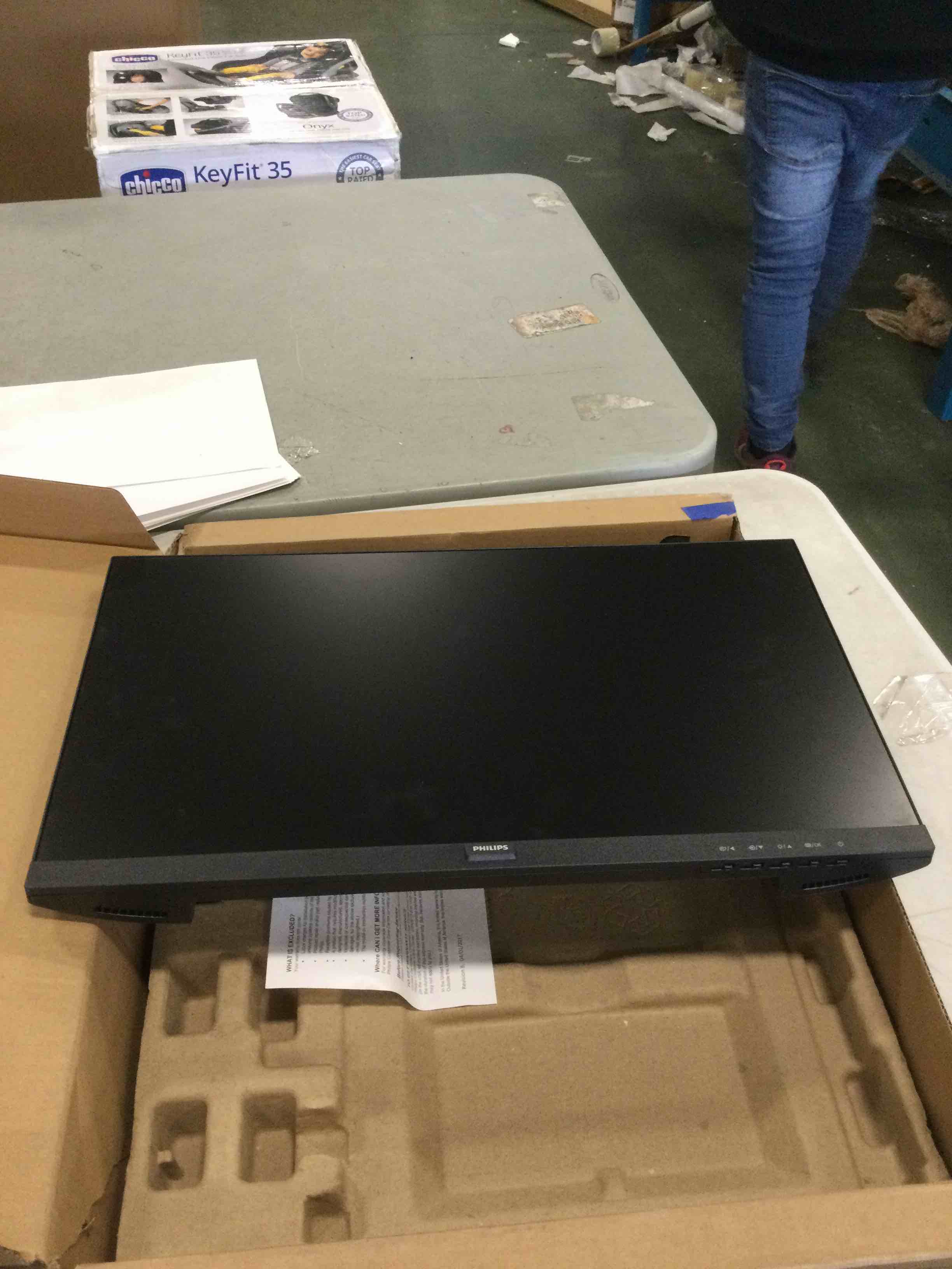 https://s3.amazonaws.com/lotting-images-prod/bidfta/PNK2044374_1740082800983.jpeg