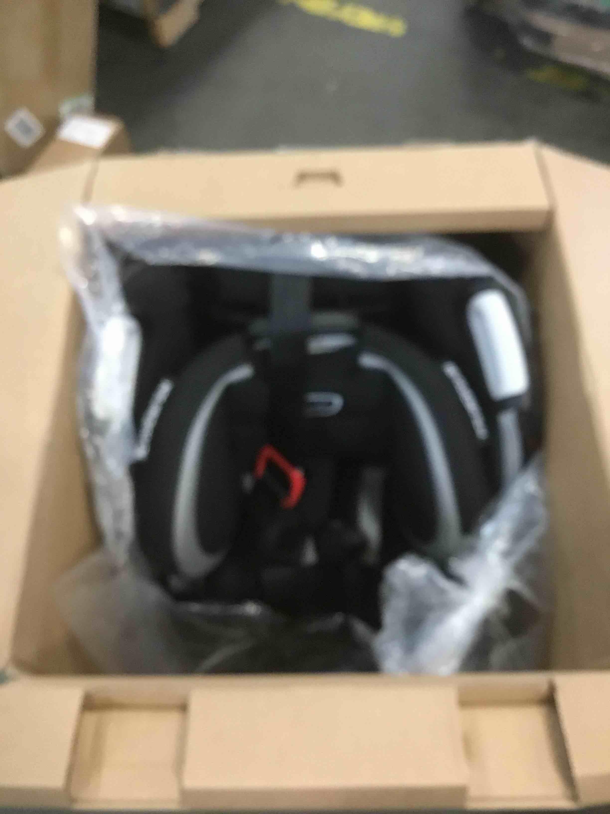 https://s3.amazonaws.com/lotting-images-prod/bidfta/PNK2045001_1740507588121.jpeg