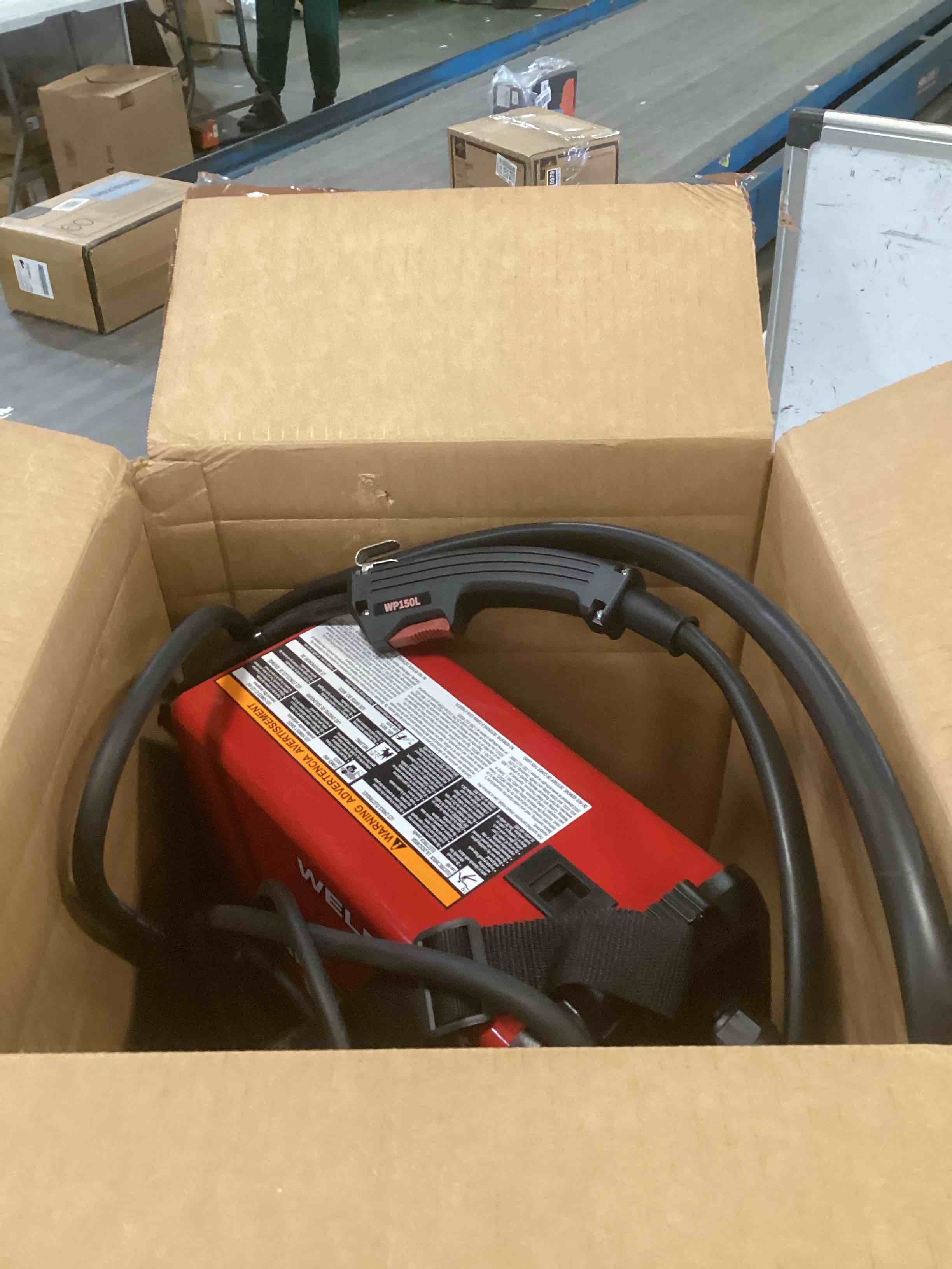 https://s3.amazonaws.com/lotting-images-prod/bidfta/PNK2045242_1740596226273.jpeg