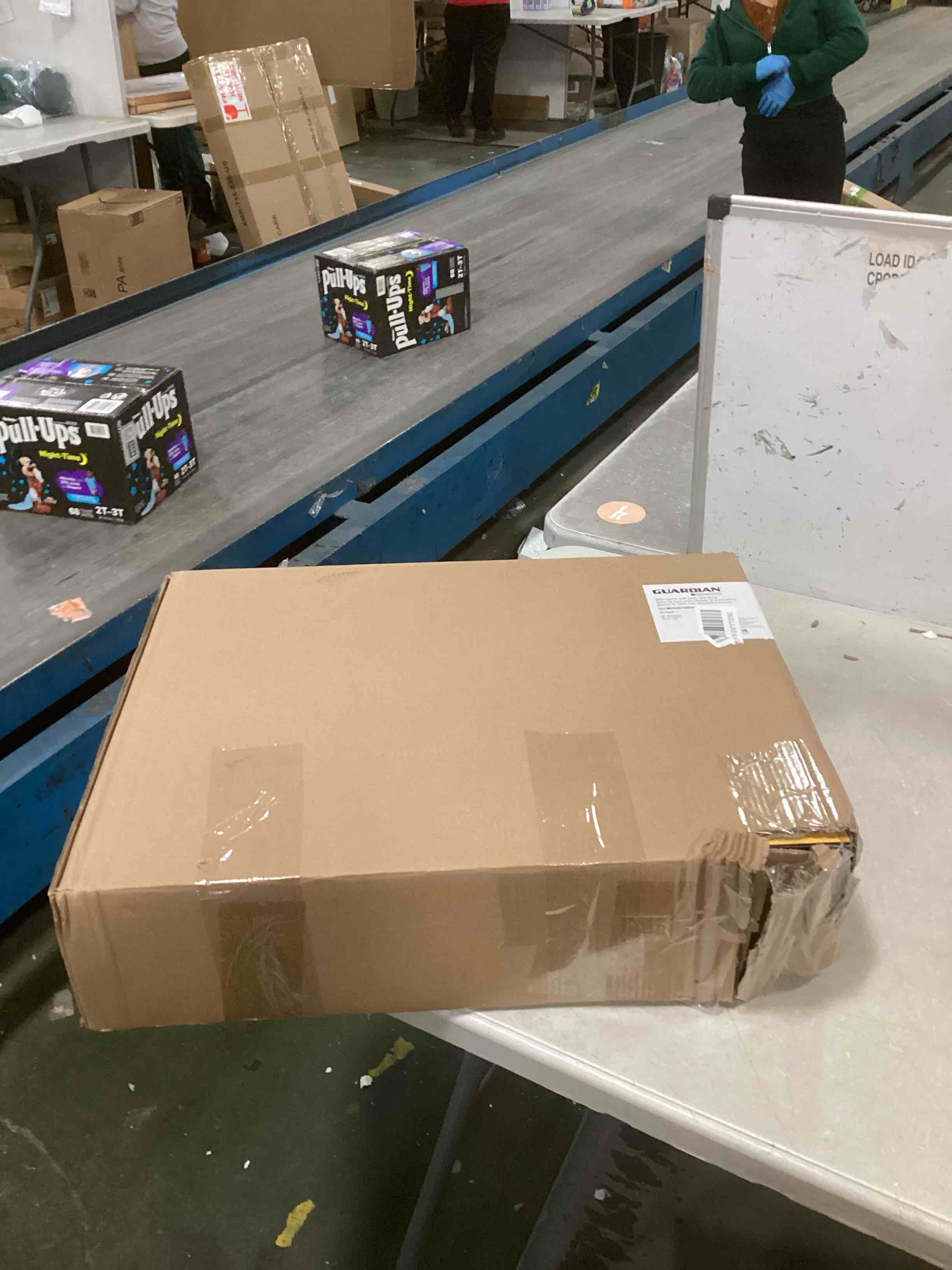 https://s3.amazonaws.com/lotting-images-prod/bidfta/PNK2045269_1740599405332.jpeg