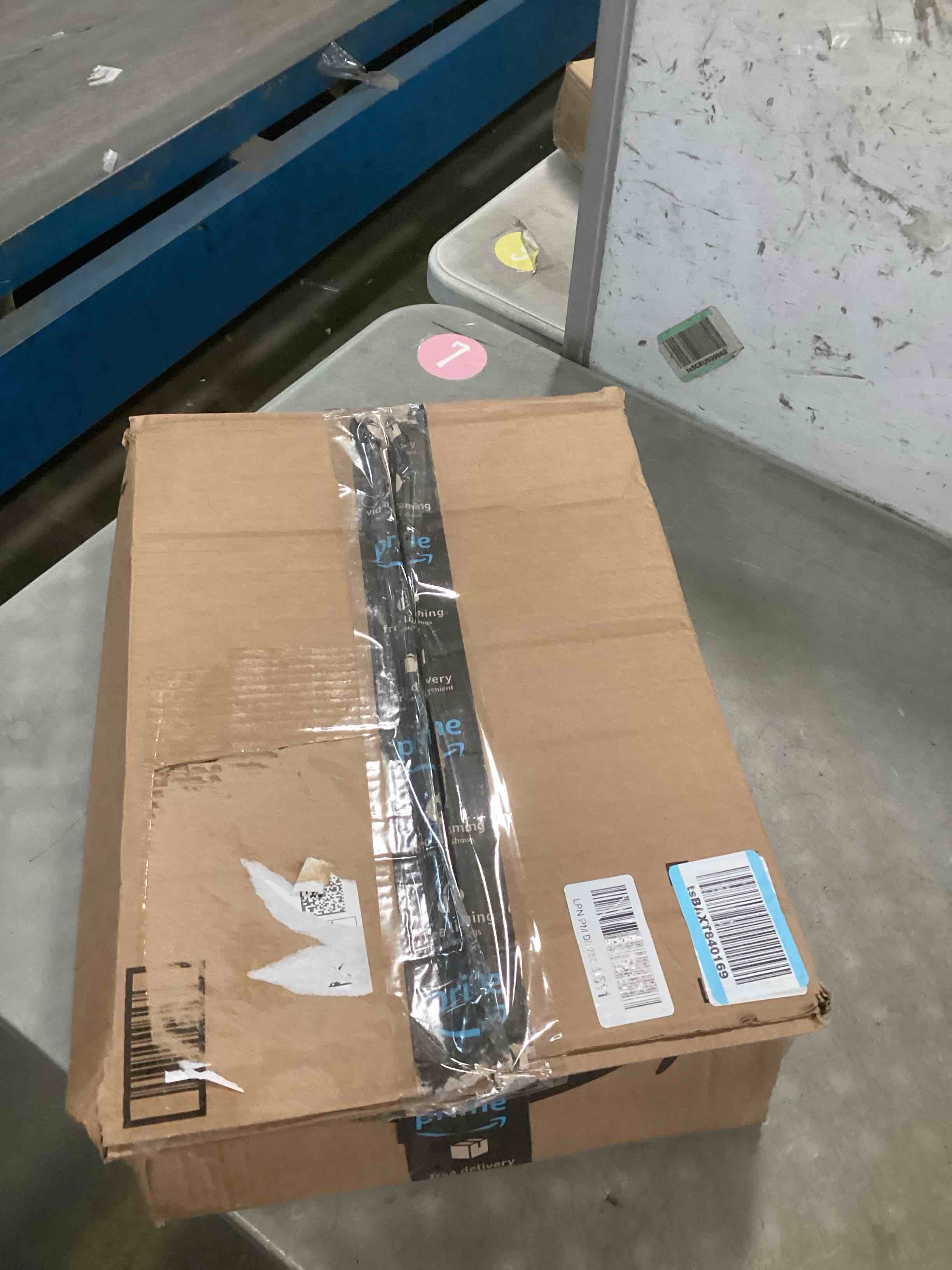 https://s3.amazonaws.com/lotting-images-prod/bidfta/PNK2045552_1740753084111.jpeg