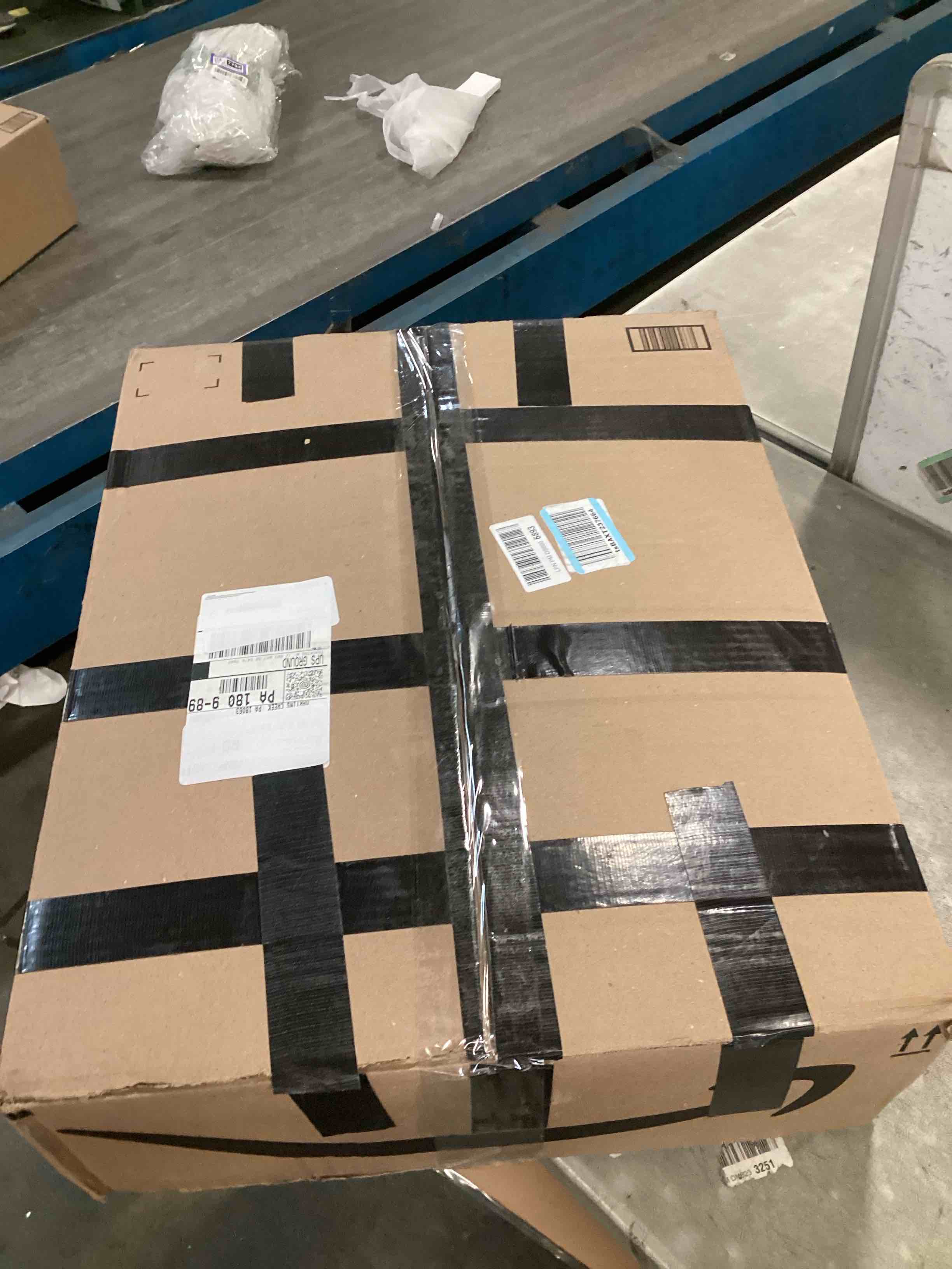 https://s3.amazonaws.com/lotting-images-prod/bidfta/PNK2046382_1741193199717.jpeg
