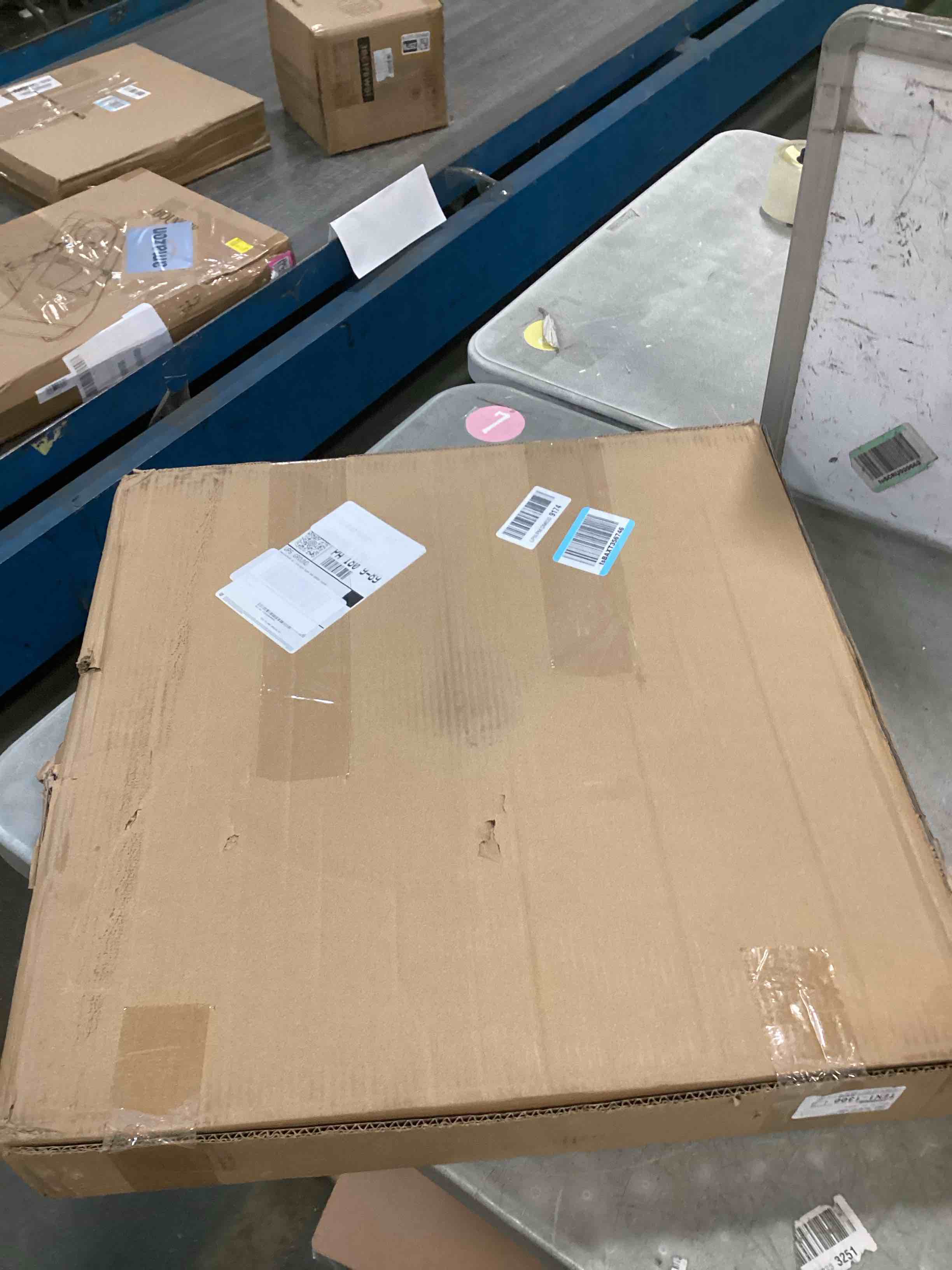 https://s3.amazonaws.com/lotting-images-prod/bidfta/PNK2046463_1741203678102.jpeg