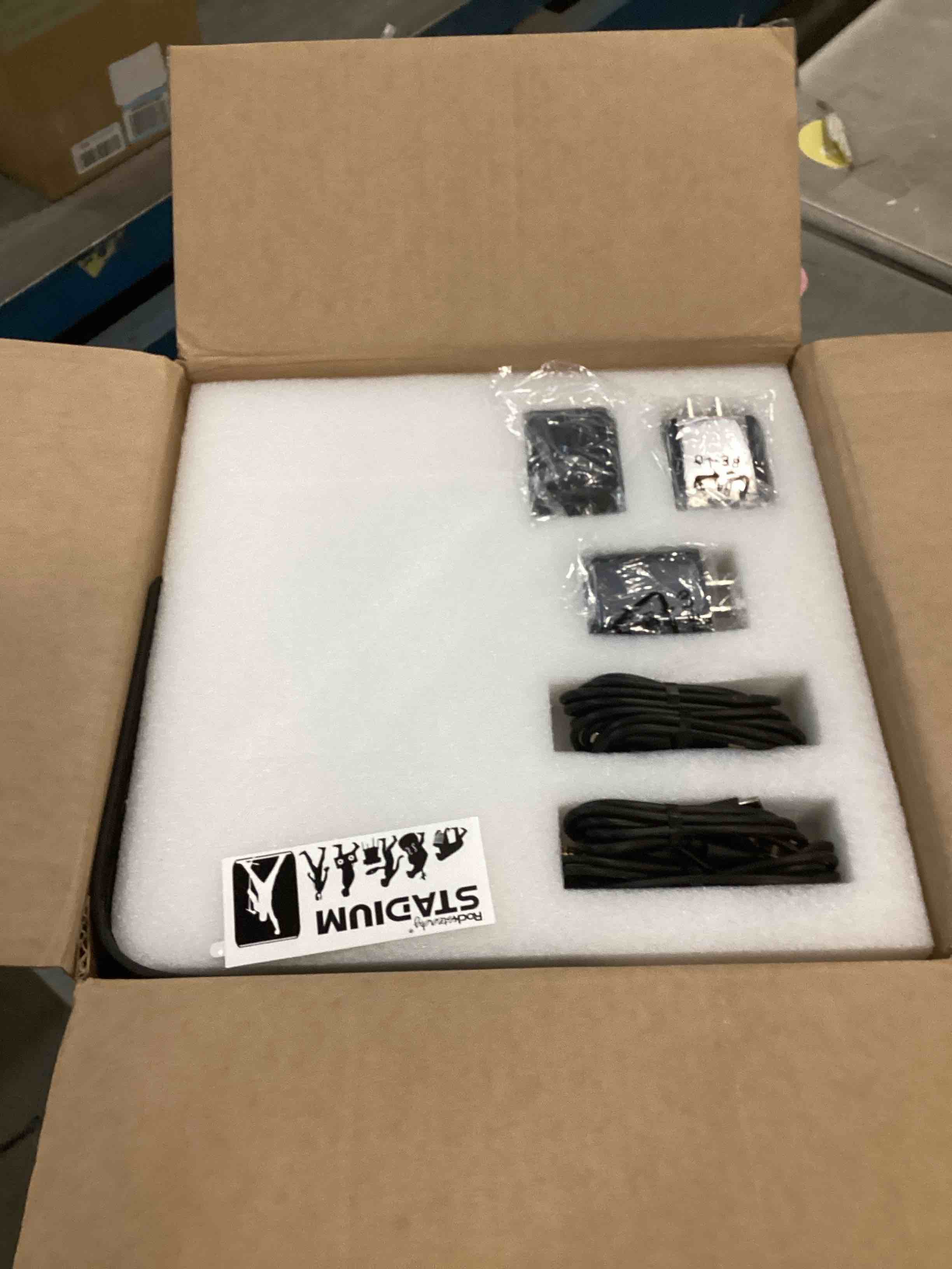https://s3.amazonaws.com/lotting-images-prod/bidfta/PNK2046485_1741207121106.jpeg