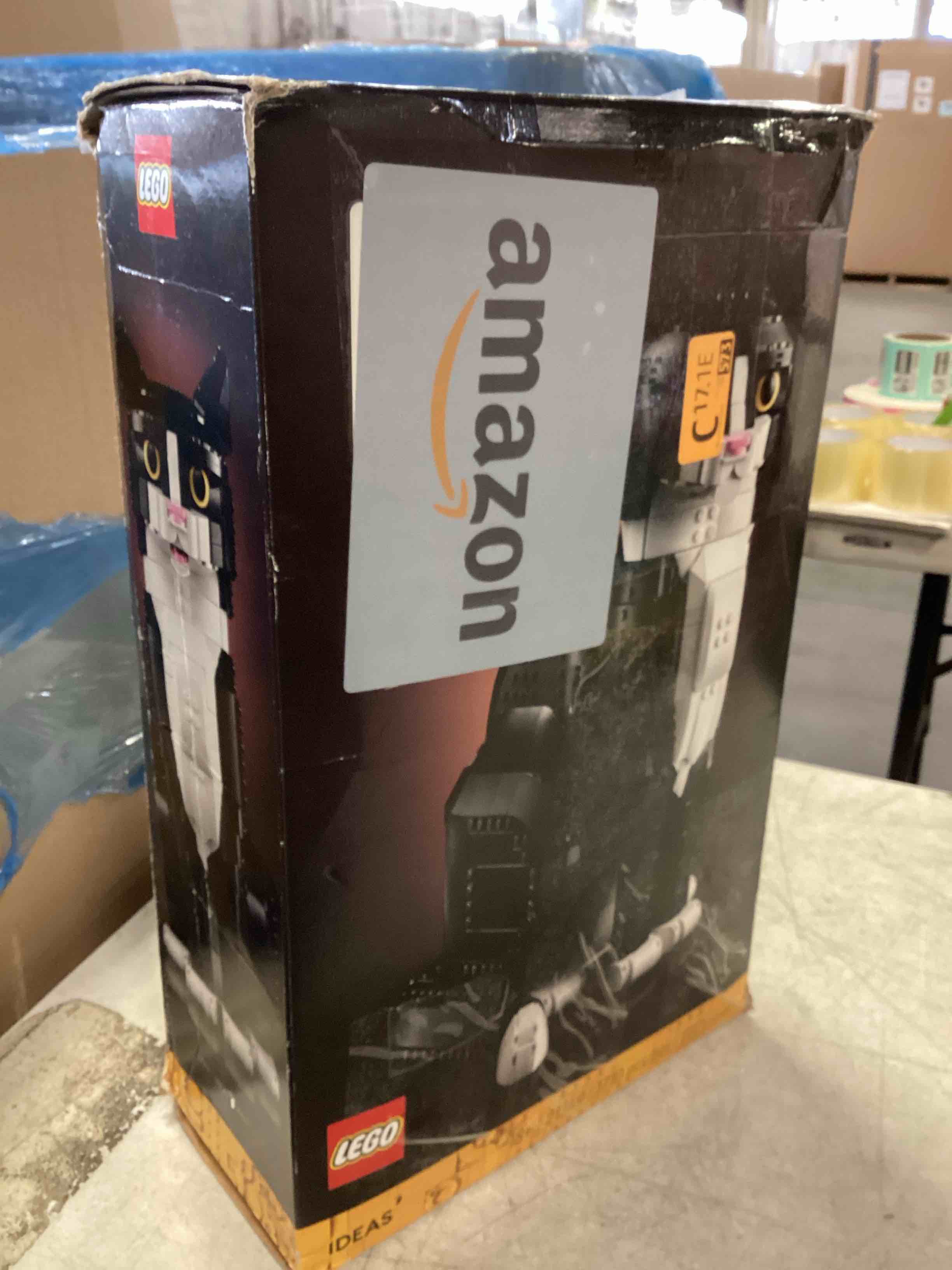https://s3.amazonaws.com/lotting-images-prod/bidfta/PNK2047708_1740427609430.jpeg