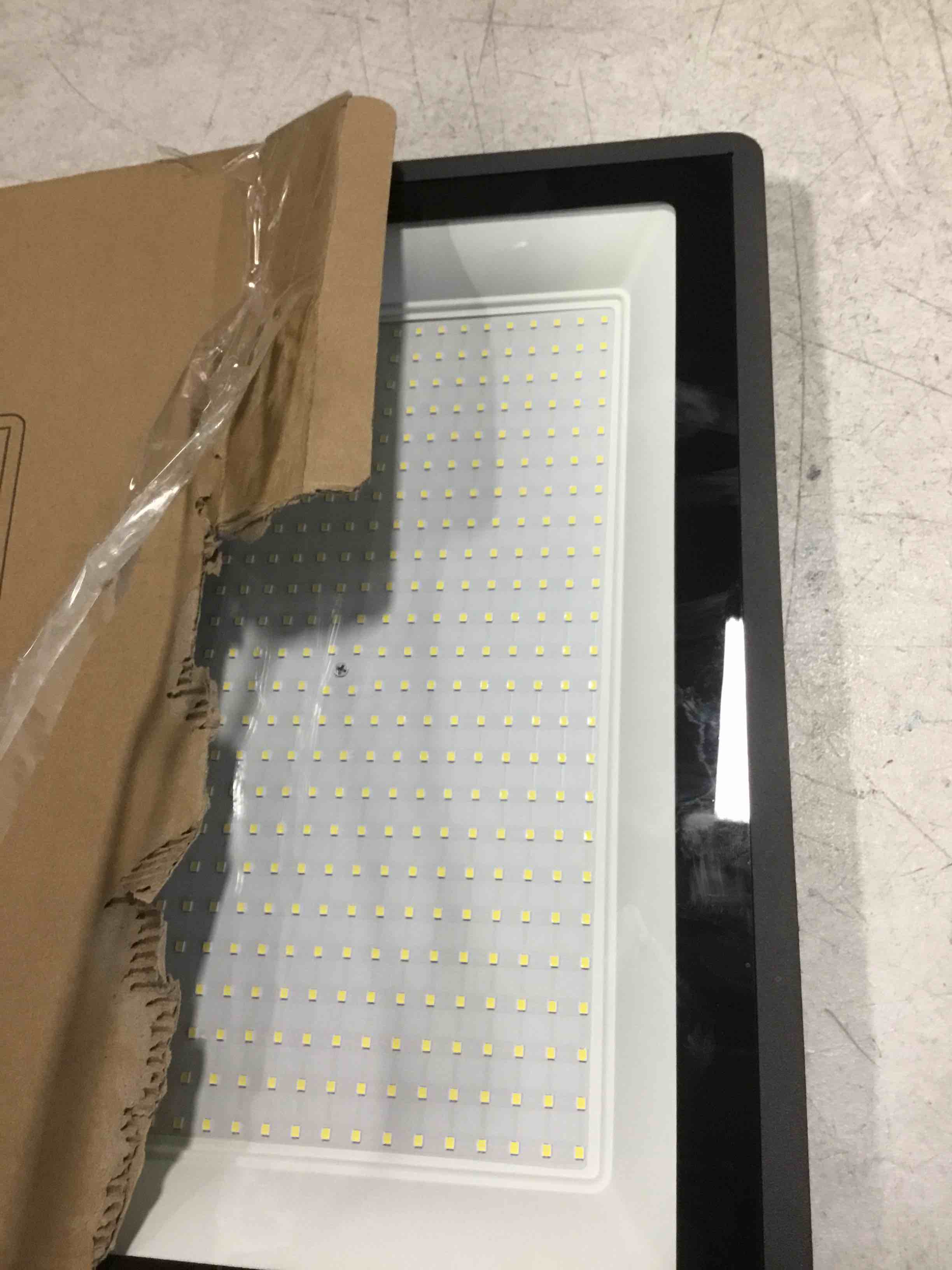 https://s3.amazonaws.com/lotting-images-prod/bidfta/PNK2050470_1740059770689.jpeg