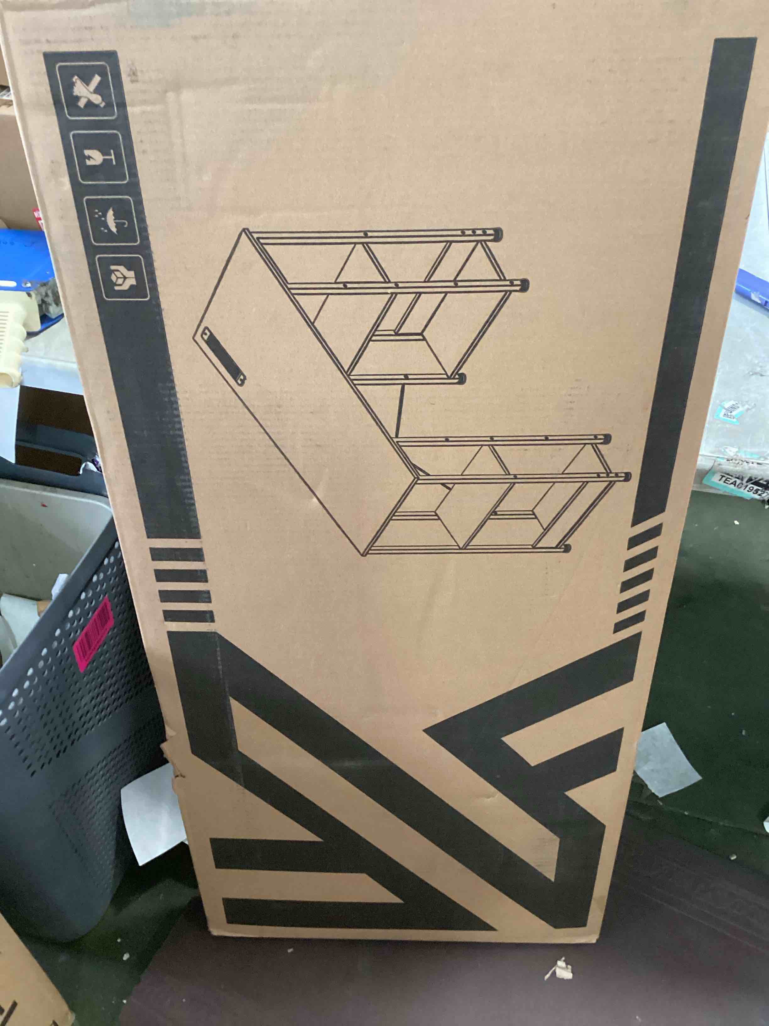https://s3.amazonaws.com/lotting-images-prod/bidfta/PNK2053316_1739900494097.jpeg
