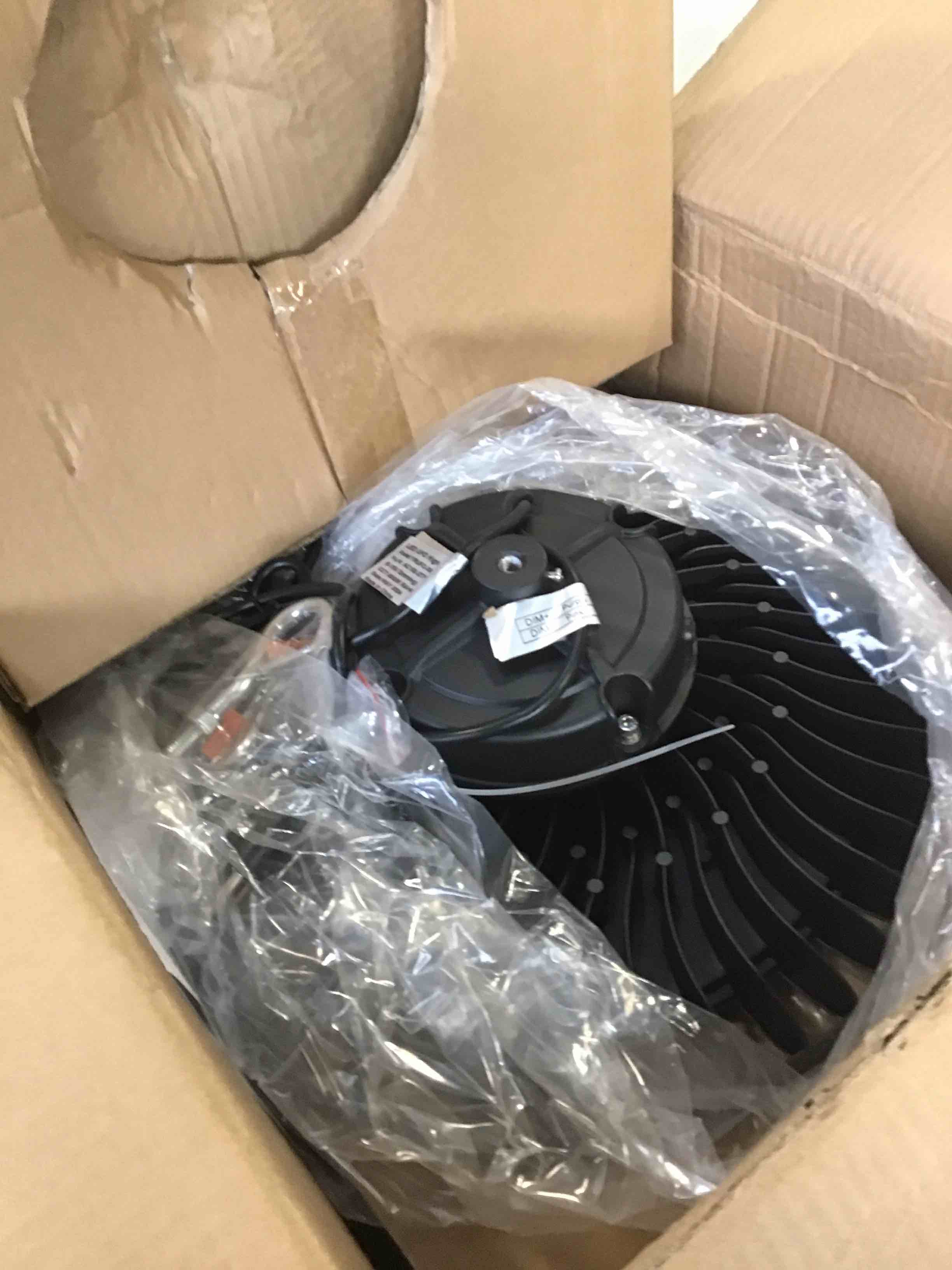 https://s3.amazonaws.com/lotting-images-prod/bidfta/PNK2053905_1740405302743.jpeg
