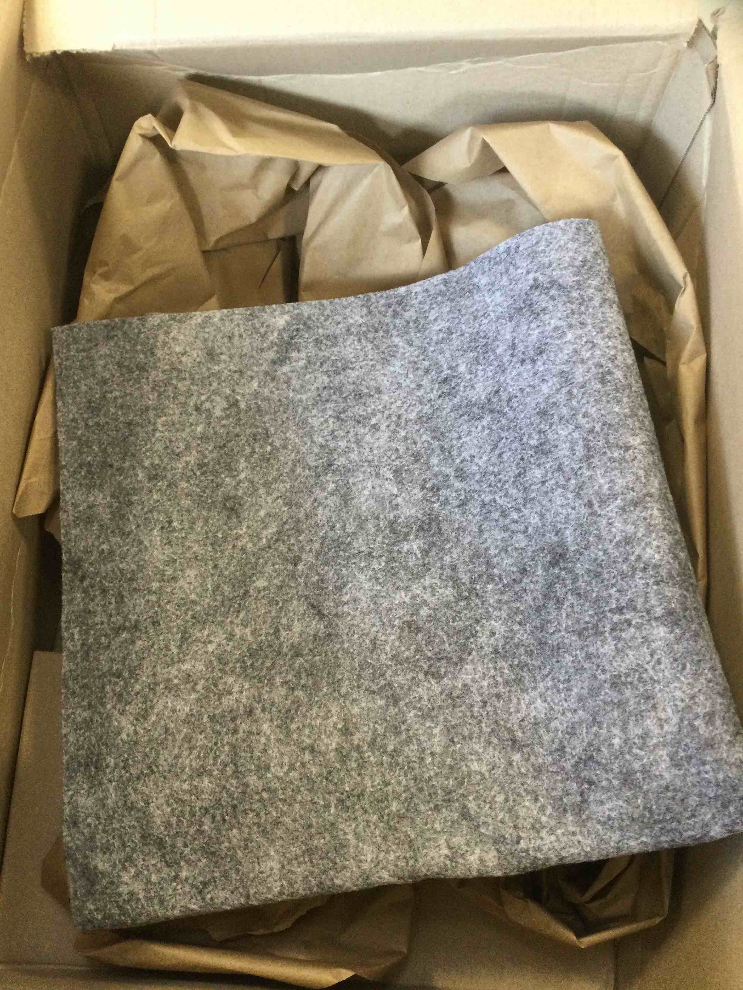 https://s3.amazonaws.com/lotting-images-prod/bidfta/PNK2054251_1740577656183.jpeg
