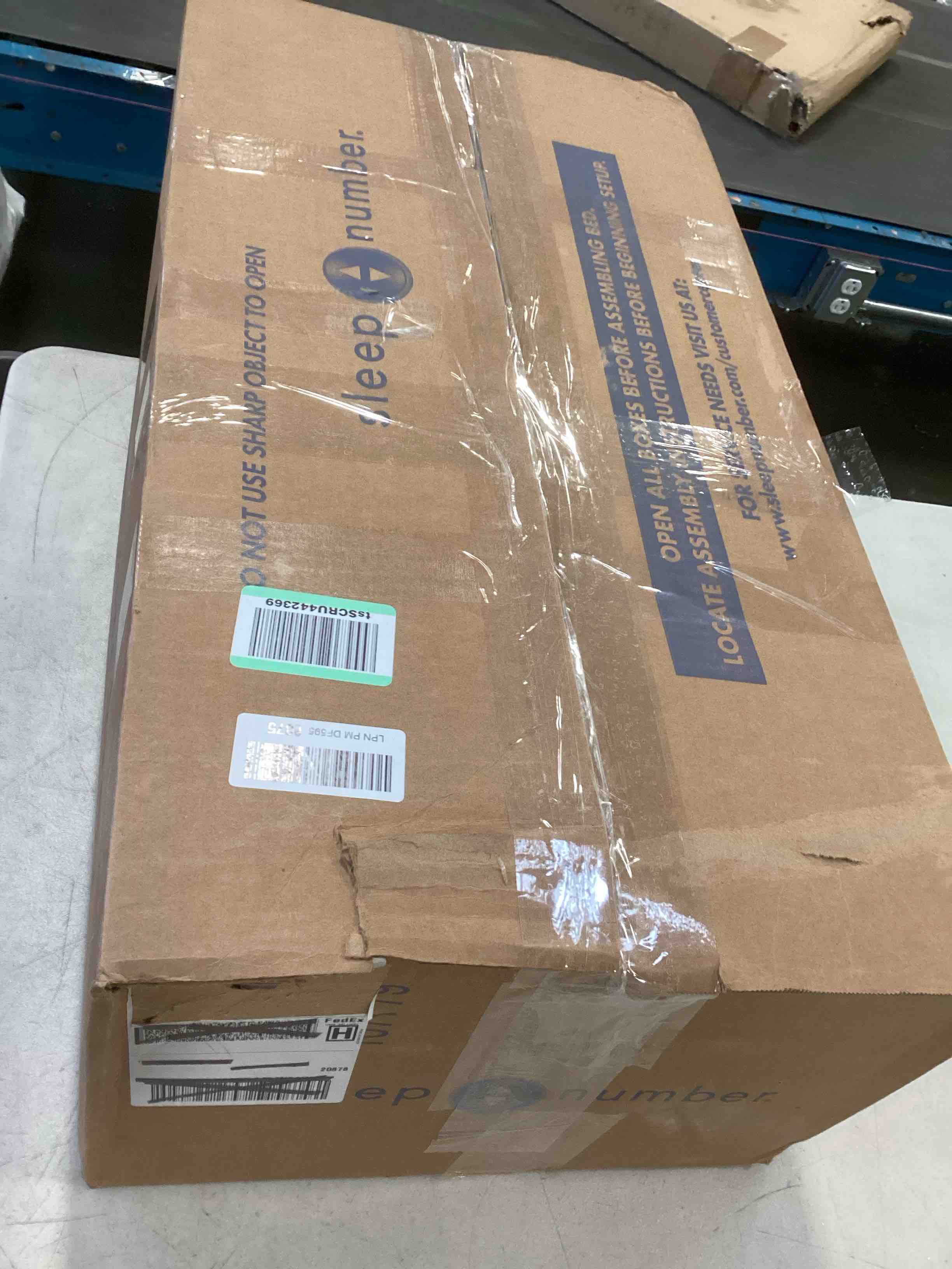 https://s3.amazonaws.com/lotting-images-prod/bidfta/PNK2054367_1740603553064.jpeg