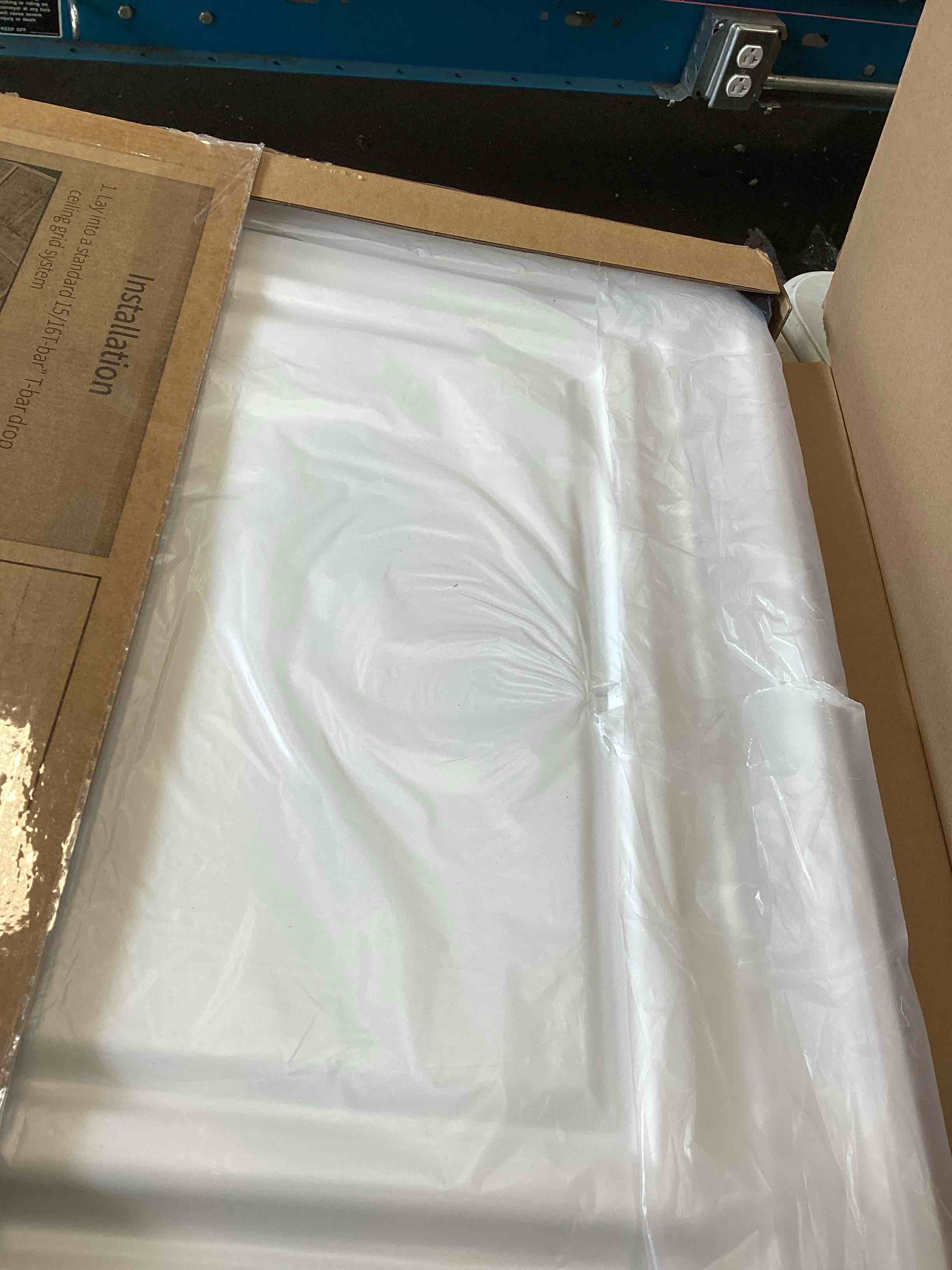 https://s3.amazonaws.com/lotting-images-prod/bidfta/PNK2054616_1740760307327.jpeg