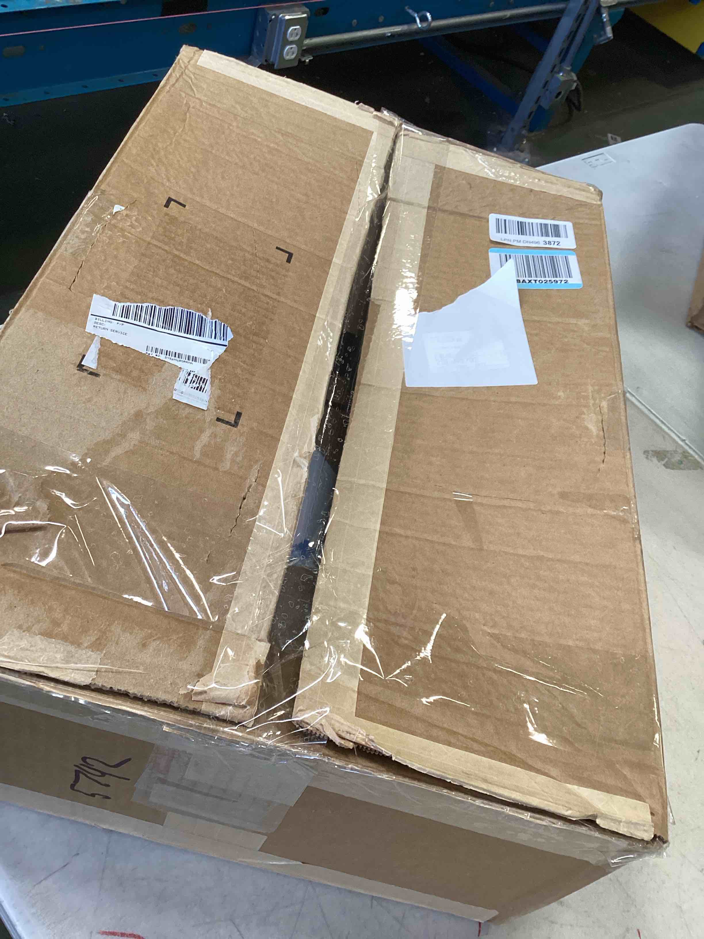 https://s3.amazonaws.com/lotting-images-prod/bidfta/PNK2054652_1740772730547.jpeg