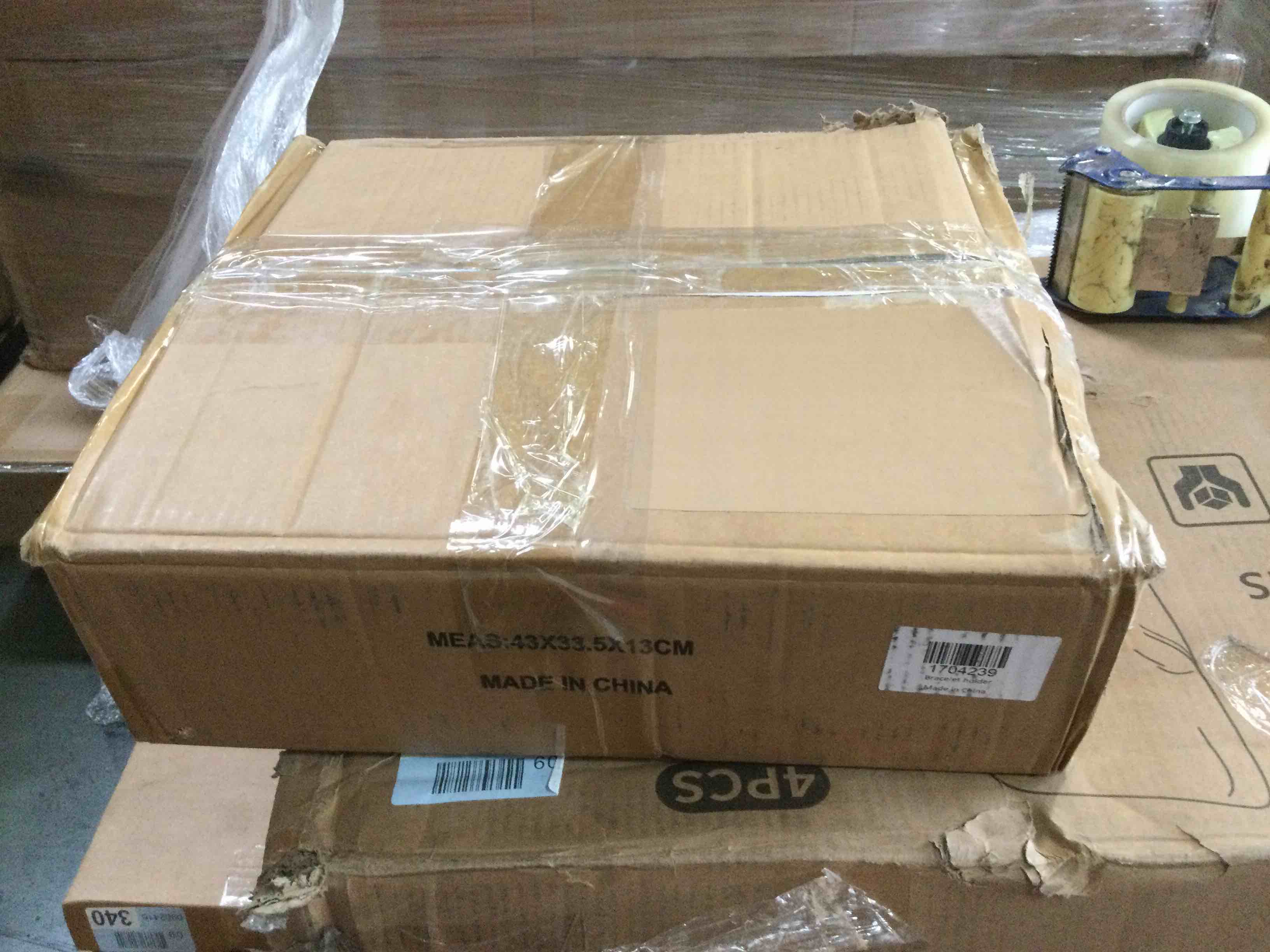 https://s3.amazonaws.com/lotting-images-prod/bidfta/PNK2055768_1741803716022.jpeg