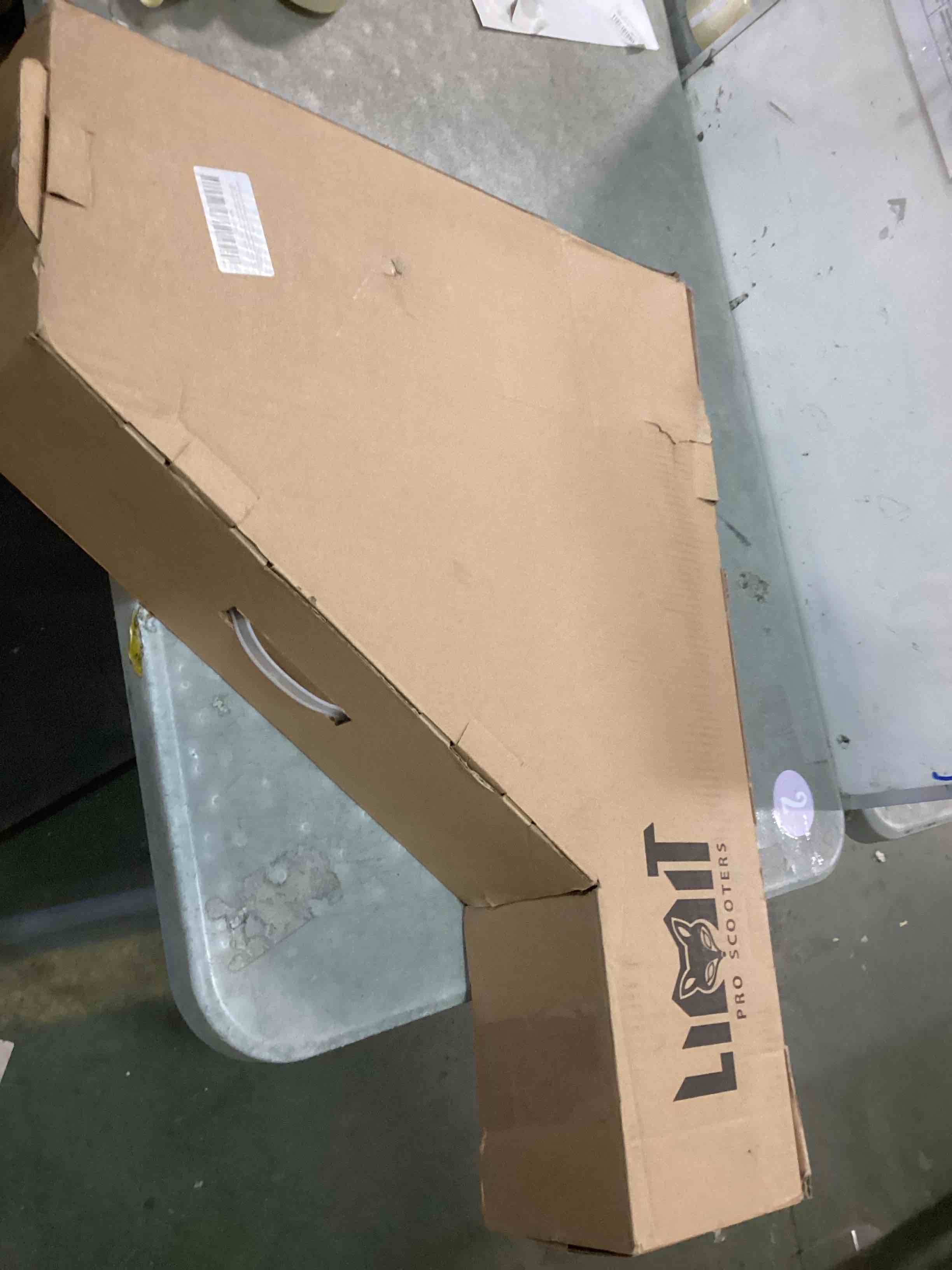 https://s3.amazonaws.com/lotting-images-prod/bidfta/PNK2056767_1738678880181.jpeg