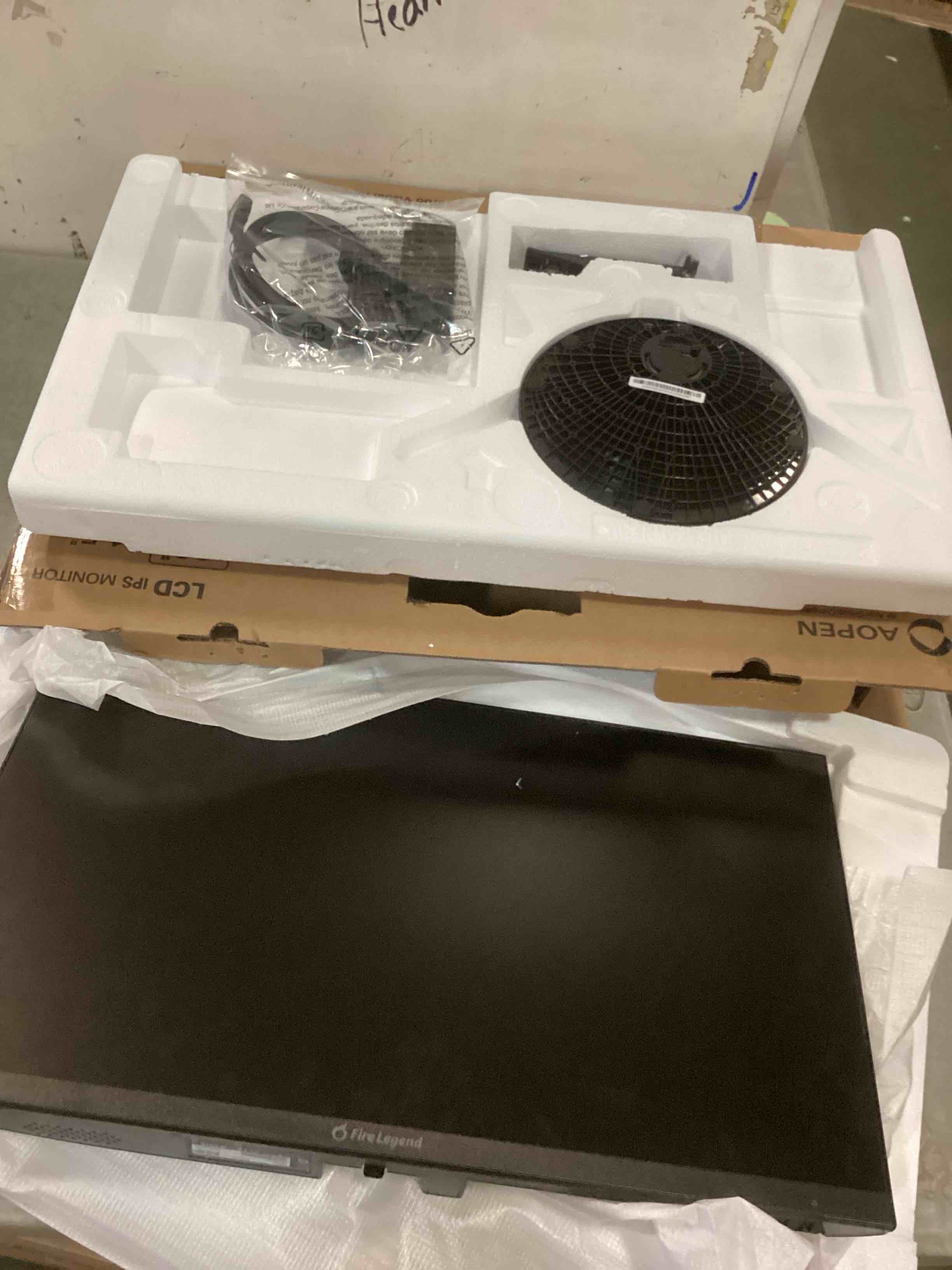 https://s3.amazonaws.com/lotting-images-prod/bidfta/PNK2056960_1738701794797.jpeg