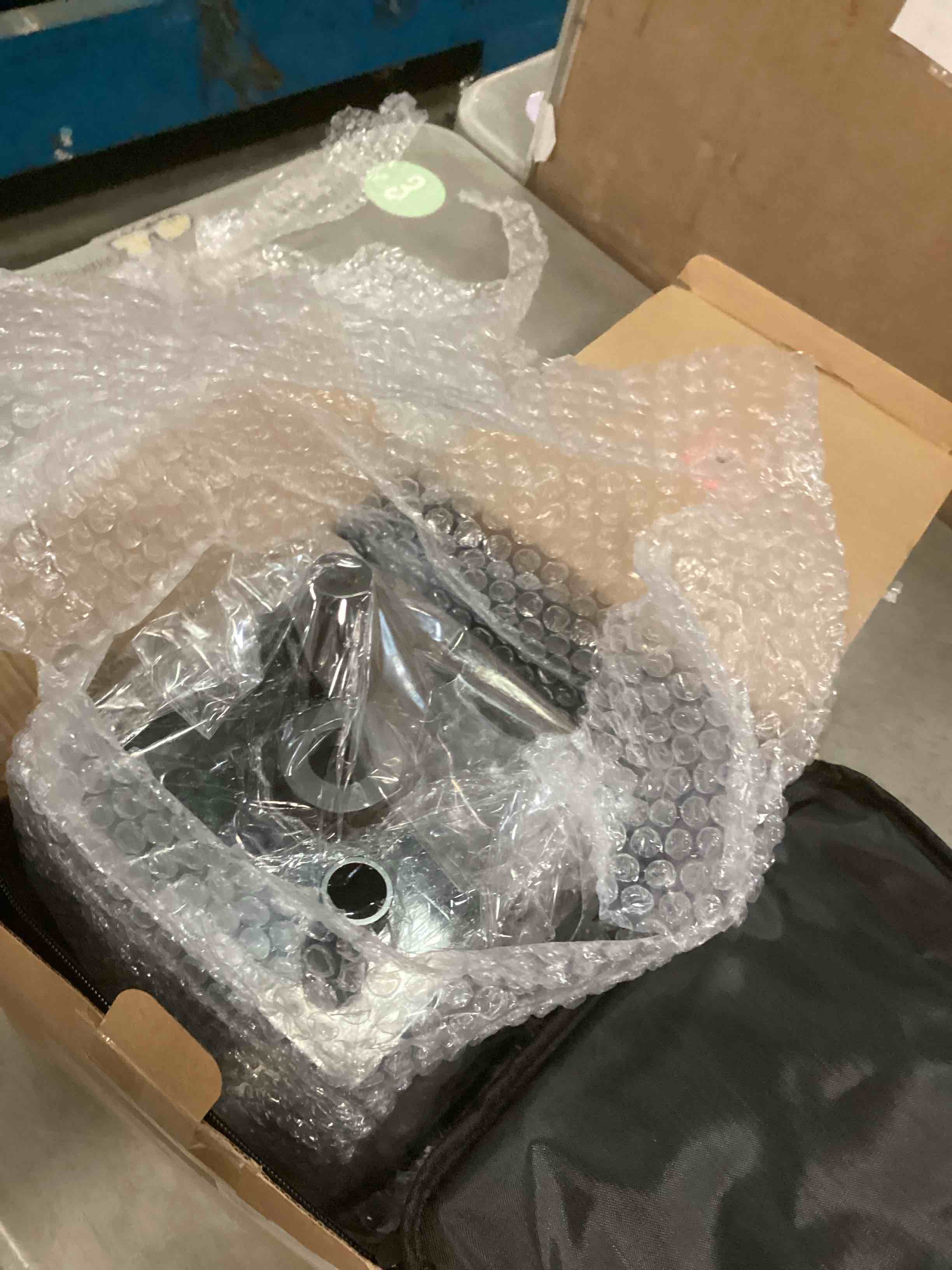 https://s3.amazonaws.com/lotting-images-prod/bidfta/PNK2057194_1738784413611.jpeg