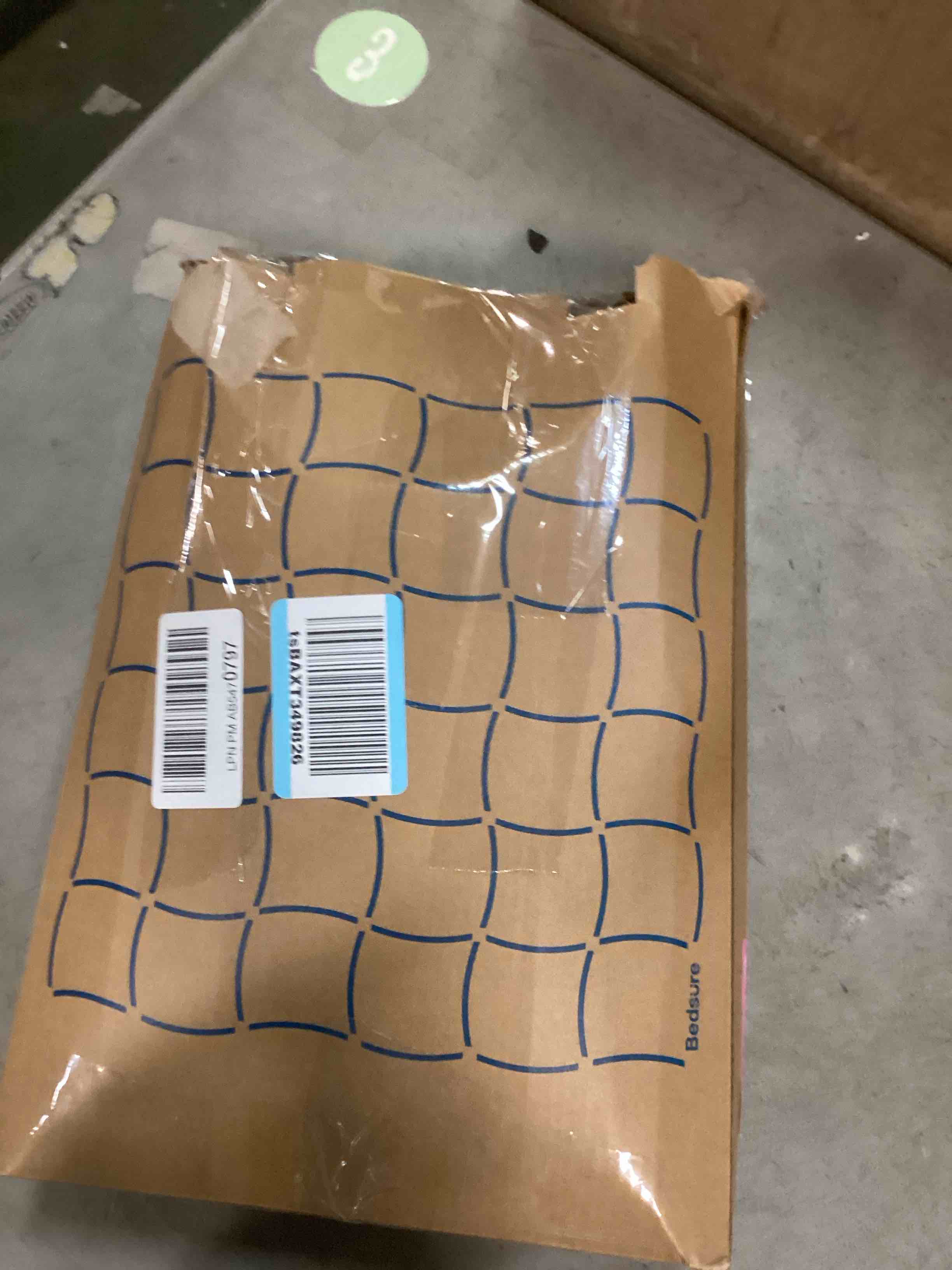 https://s3.amazonaws.com/lotting-images-prod/bidfta/PNK2057201_1738786893201.jpeg