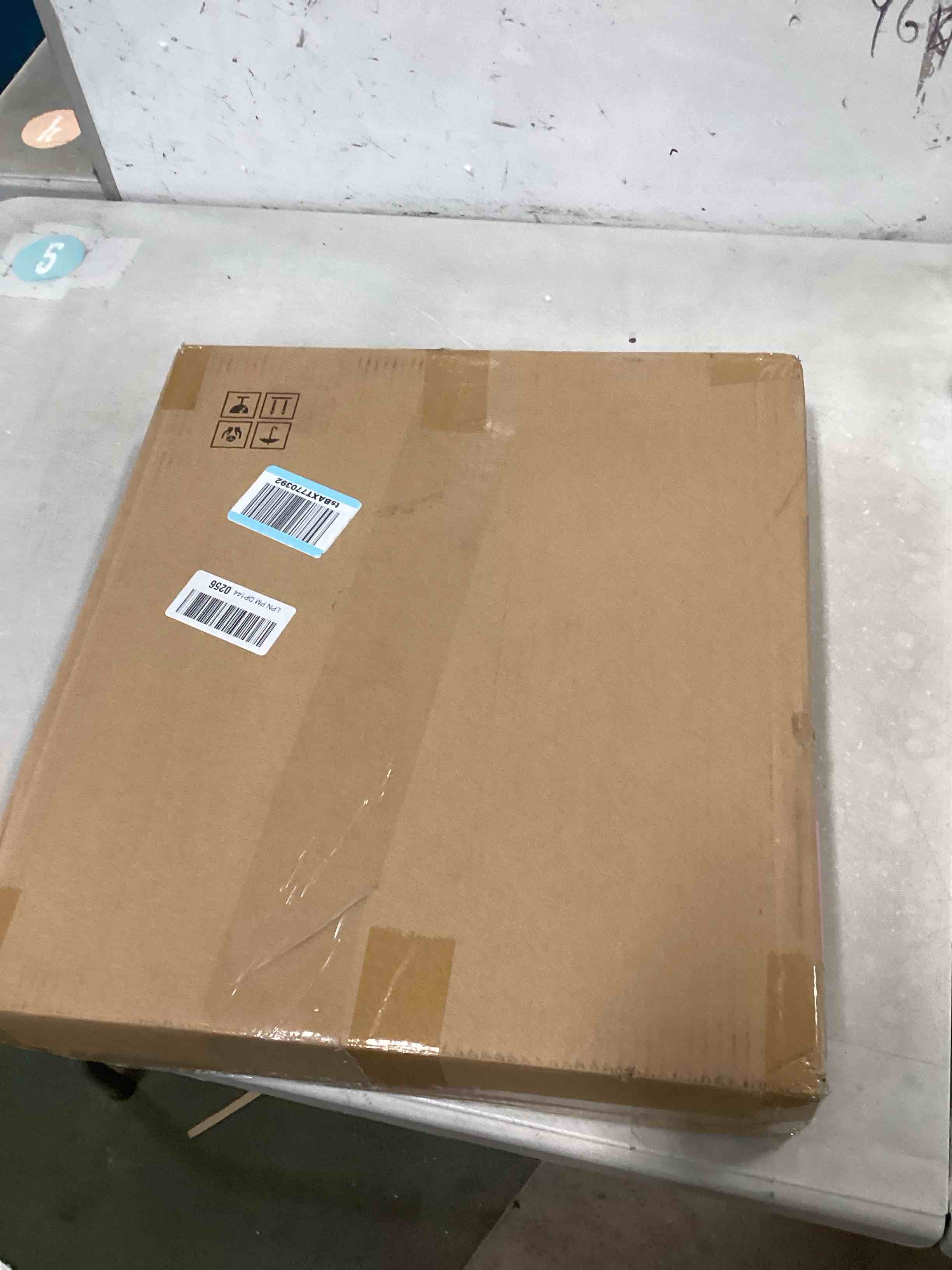 https://s3.amazonaws.com/lotting-images-prod/bidfta/PNK2057781_1738953502634.jpeg
