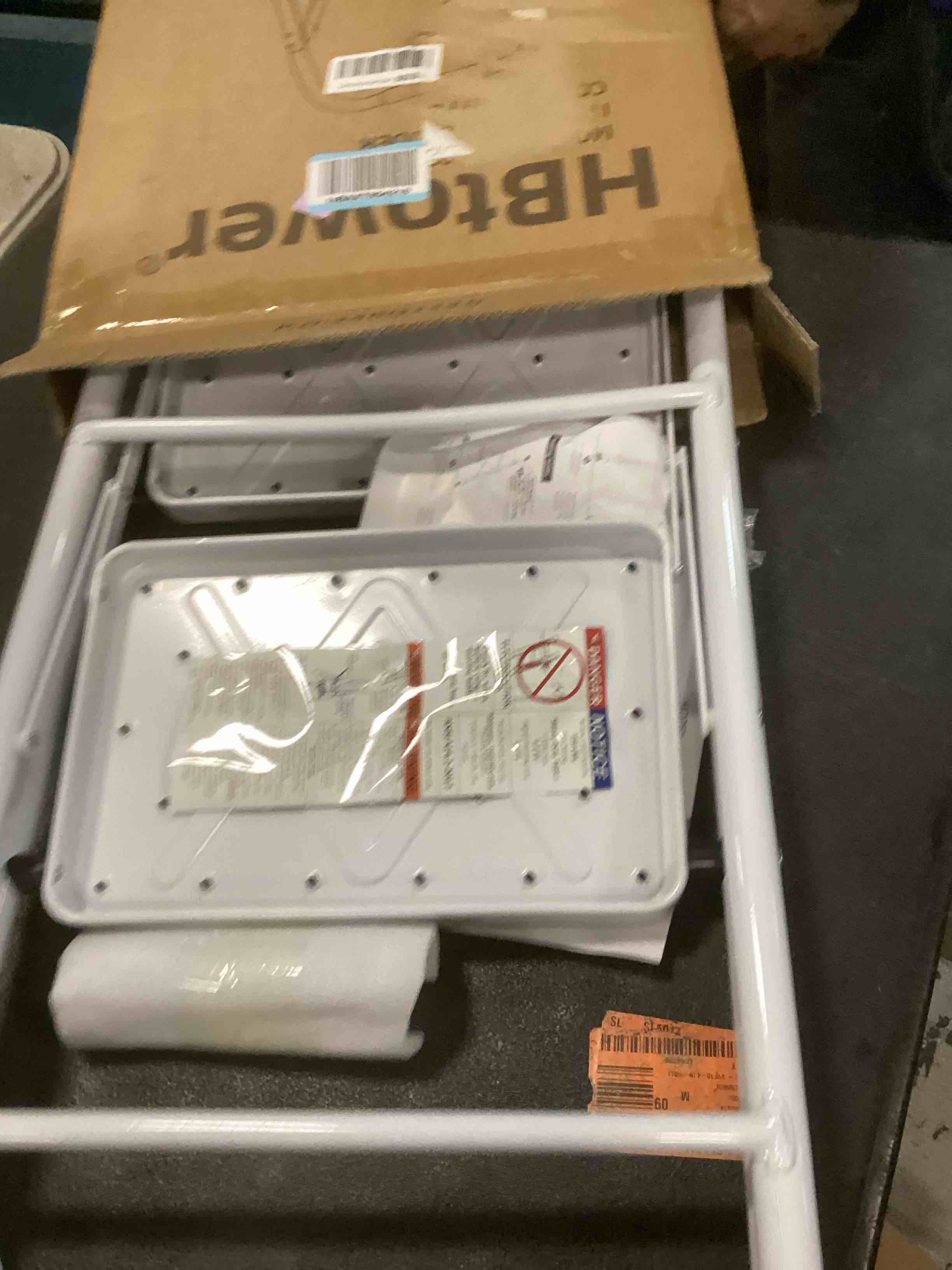 https://s3.amazonaws.com/lotting-images-prod/bidfta/PNK2058349_1739371943511.jpeg
