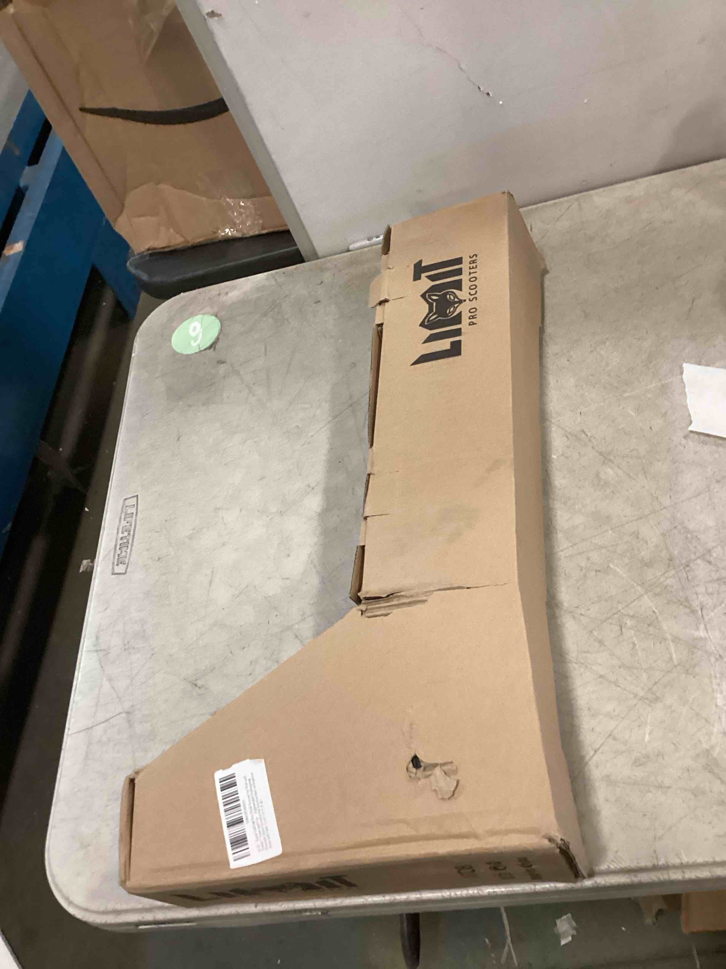 https://s3.amazonaws.com/lotting-images-prod/bidfta/PNK2059309_1737479351473.jpeg