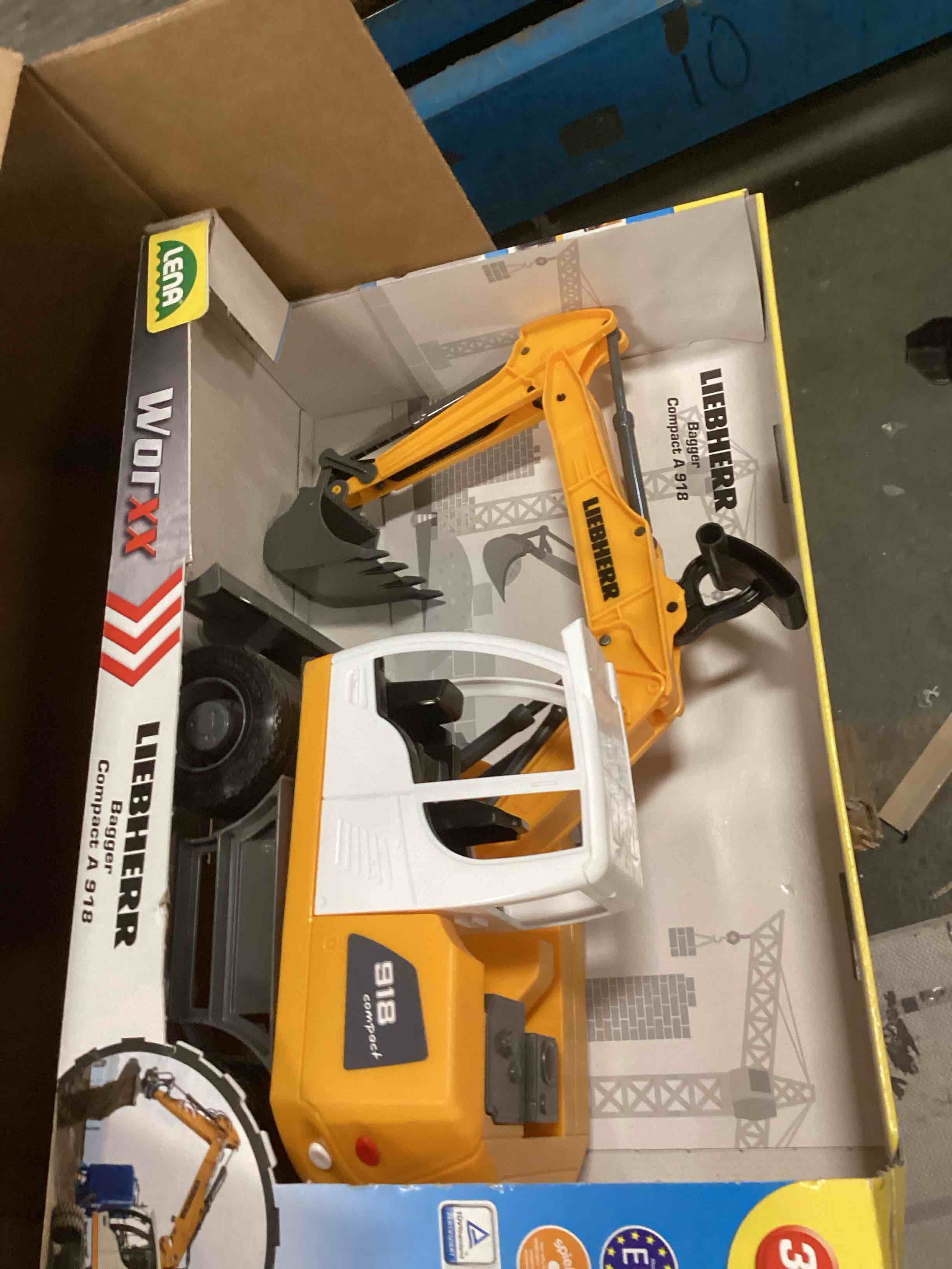 https://s3.amazonaws.com/lotting-images-prod/bidfta/PNK2059506_1737554575975.jpeg