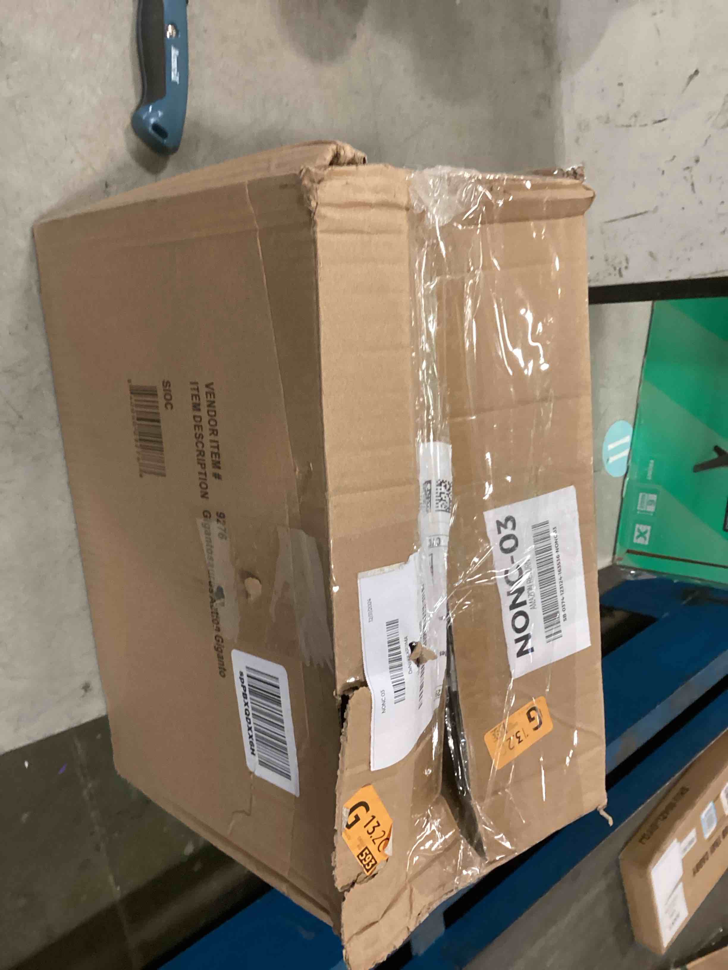 https://s3.amazonaws.com/lotting-images-prod/bidfta/PNK2059560_1737561960850.jpeg