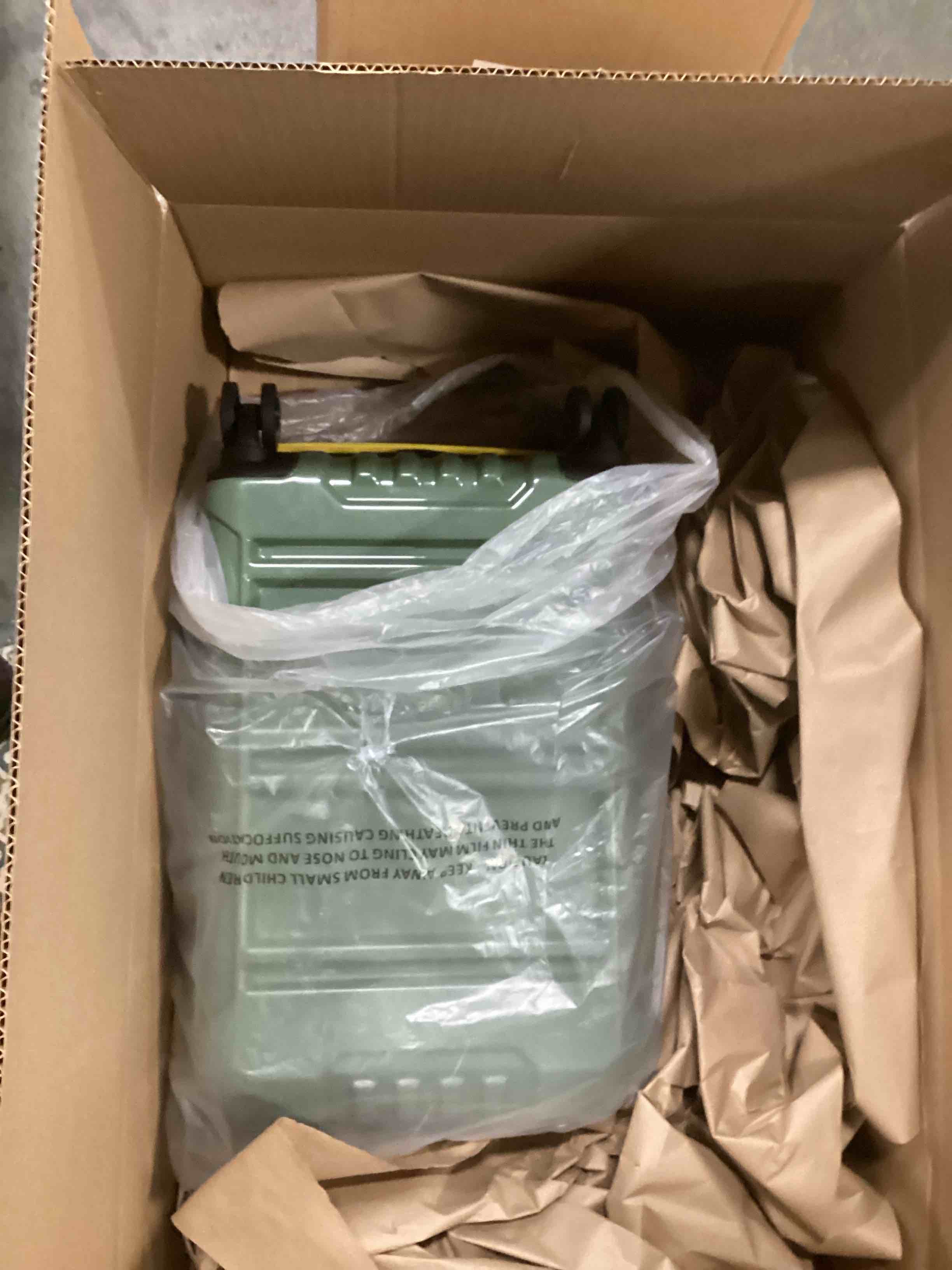 https://s3.amazonaws.com/lotting-images-prod/bidfta/PNK2059861_1737648175752.jpeg