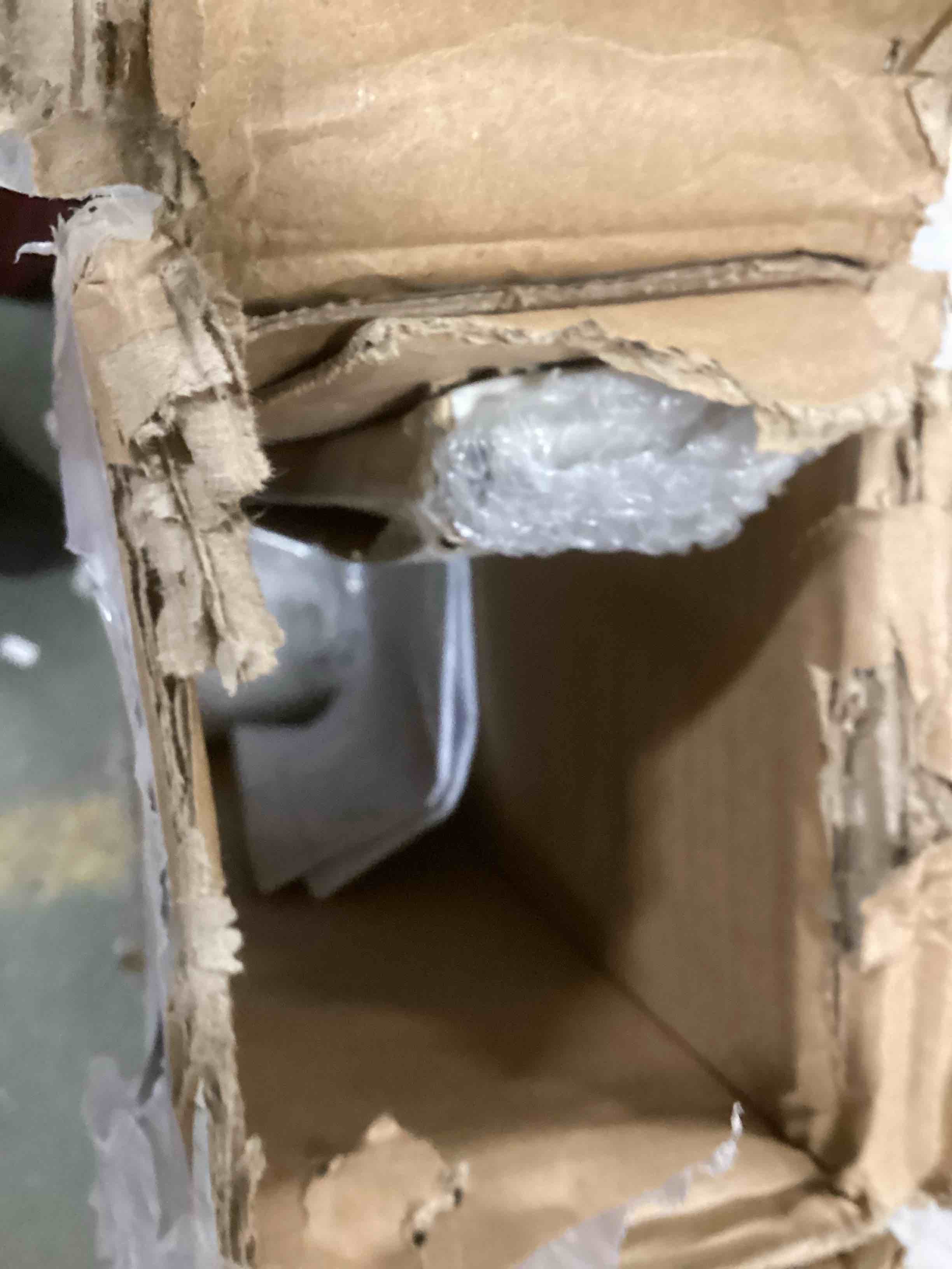 https://s3.amazonaws.com/lotting-images-prod/bidfta/PNK2060041_1737721783708.jpeg