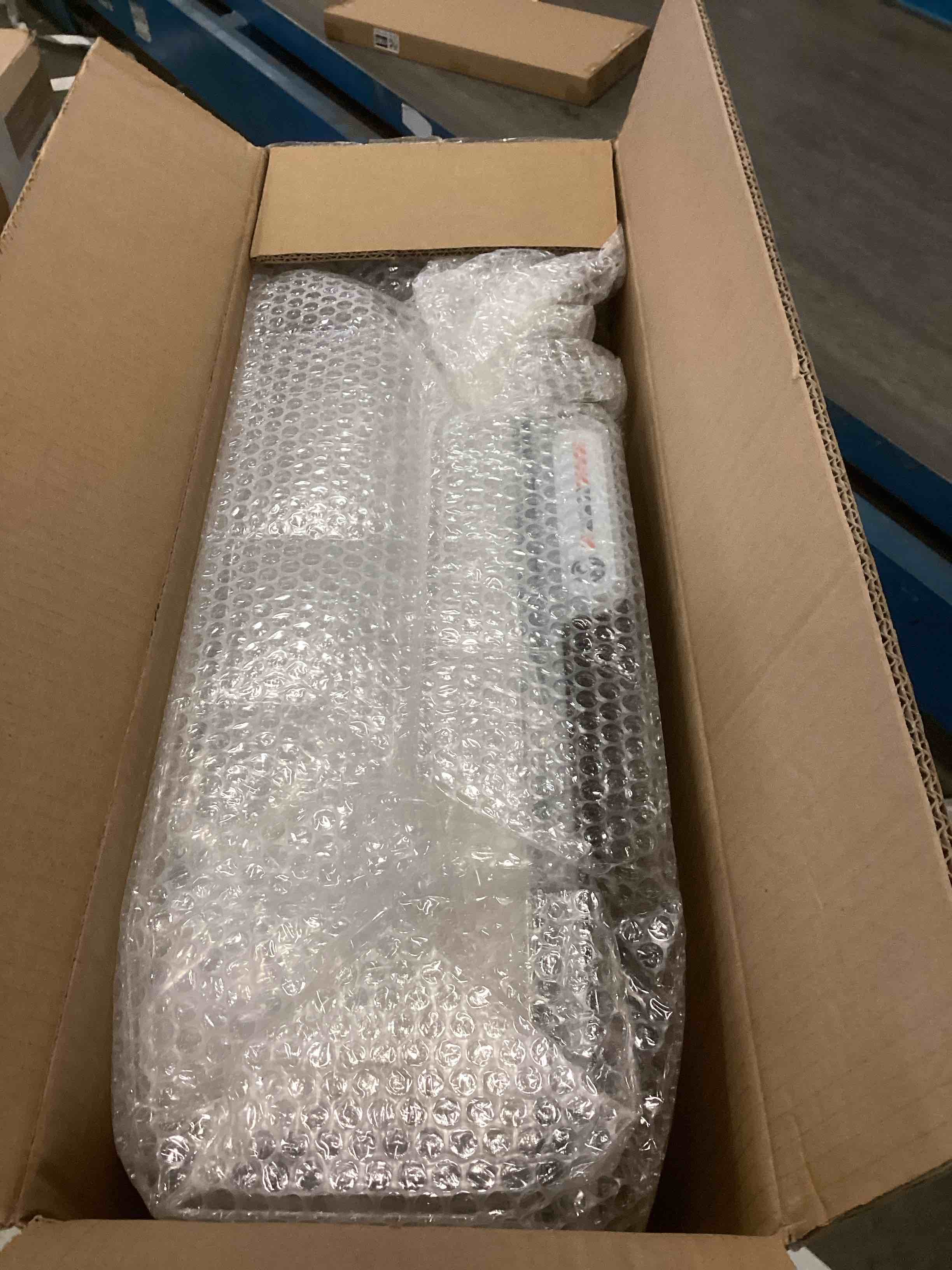 https://s3.amazonaws.com/lotting-images-prod/bidfta/PNK2060298_1737742964123.jpeg