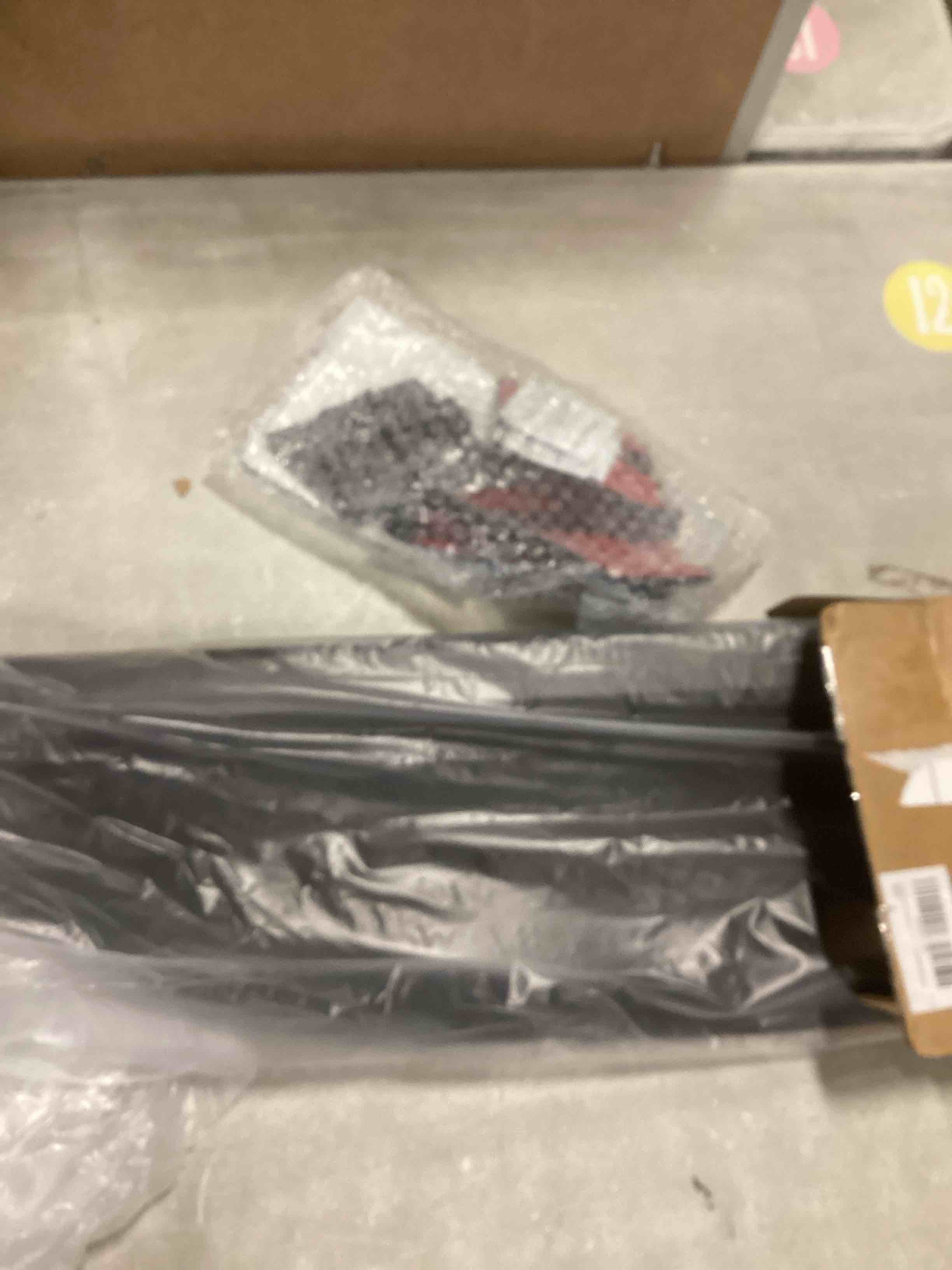 https://s3.amazonaws.com/lotting-images-prod/bidfta/PNK2060322_1737746290370.jpeg