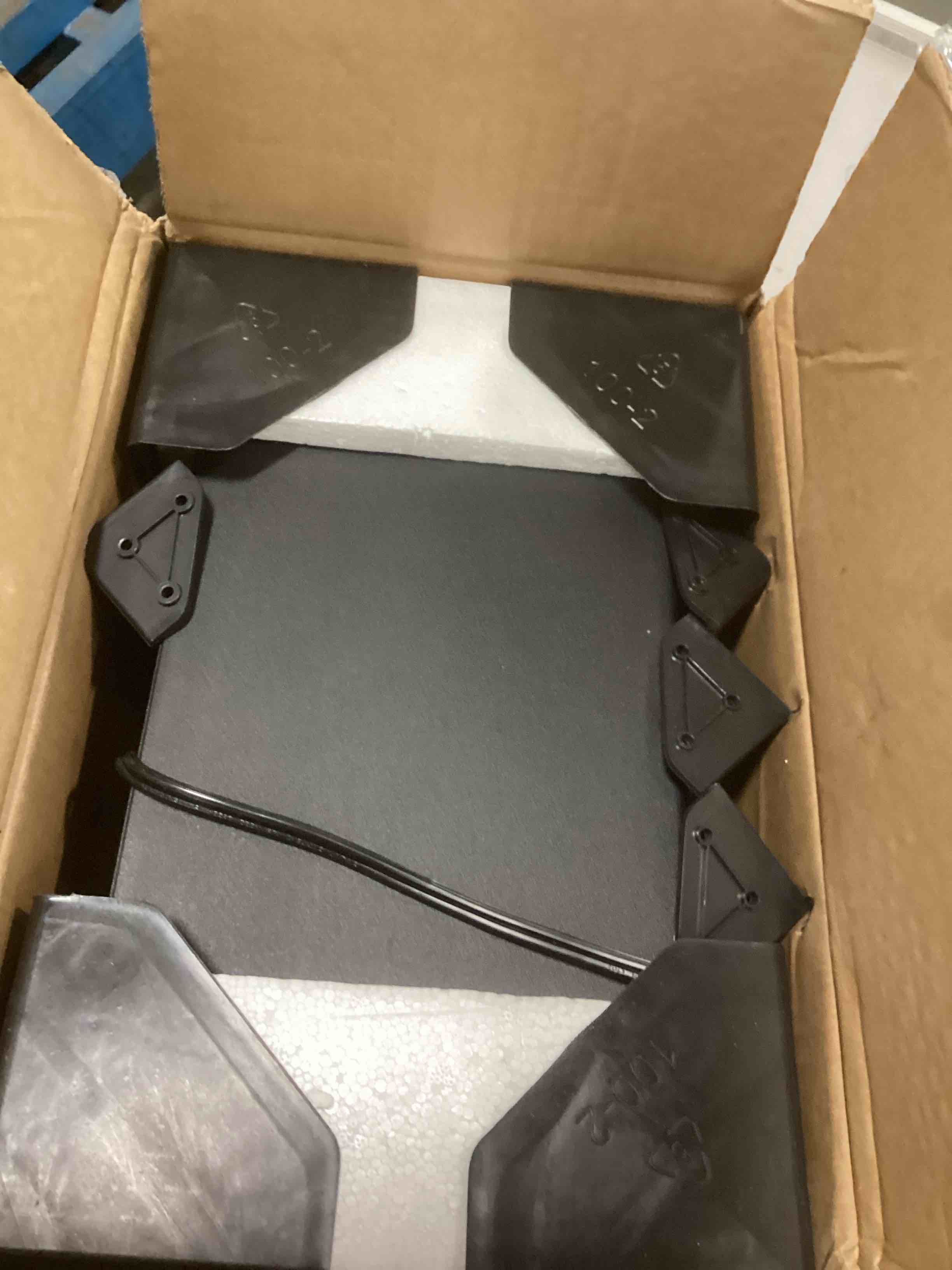 https://s3.amazonaws.com/lotting-images-prod/bidfta/PNK2060390_1737984466808.jpeg