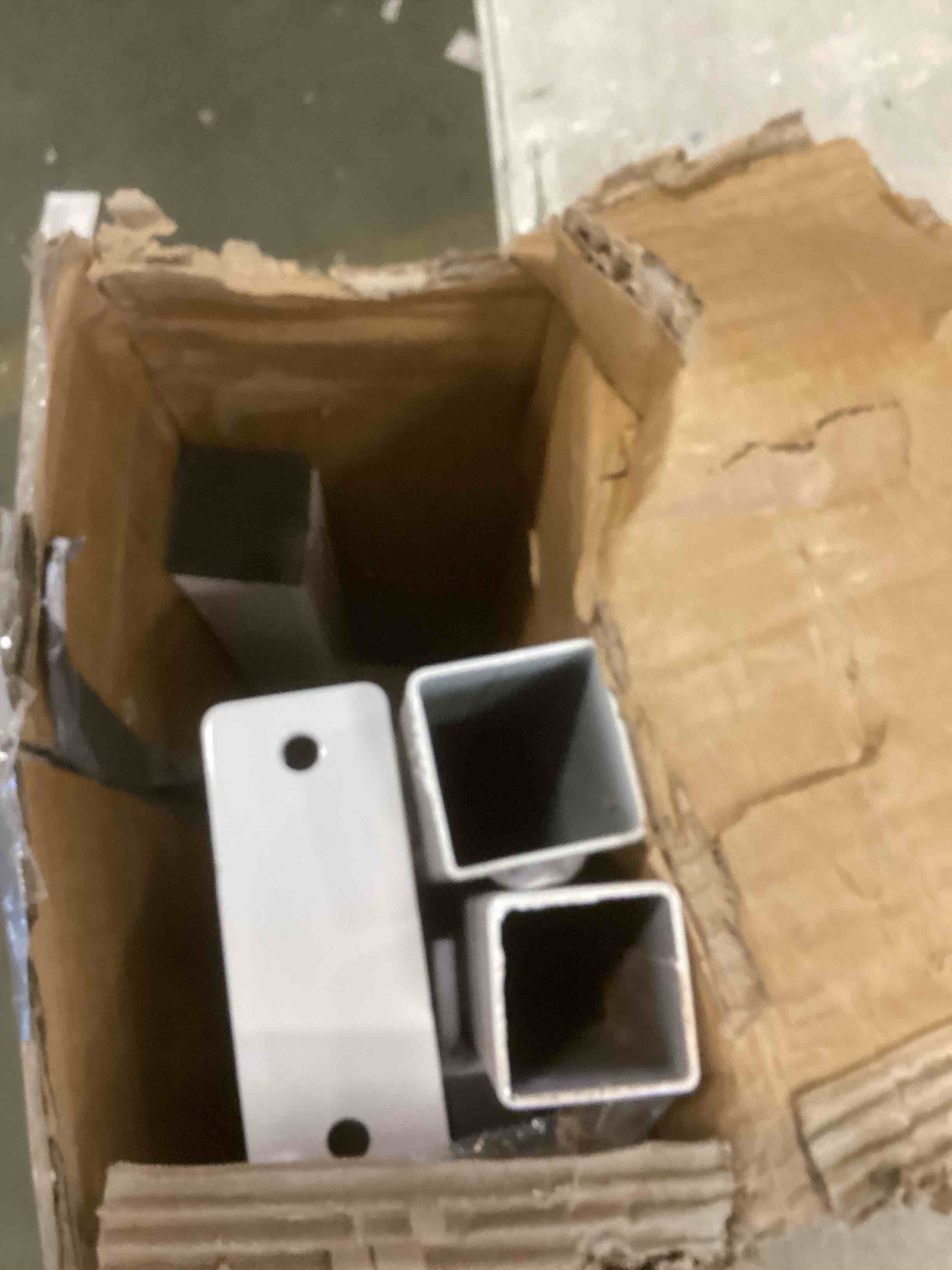 https://s3.amazonaws.com/lotting-images-prod/bidfta/PNK2060550_1738004959174.jpeg