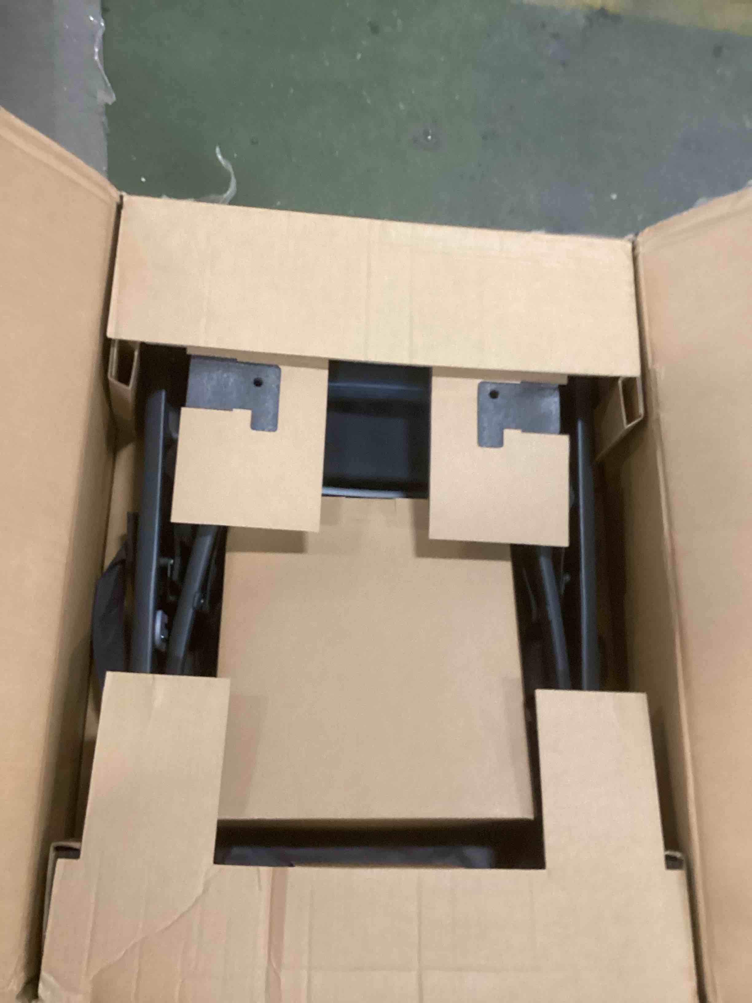 https://s3.amazonaws.com/lotting-images-prod/bidfta/PNK2060754_1738079900536.jpeg