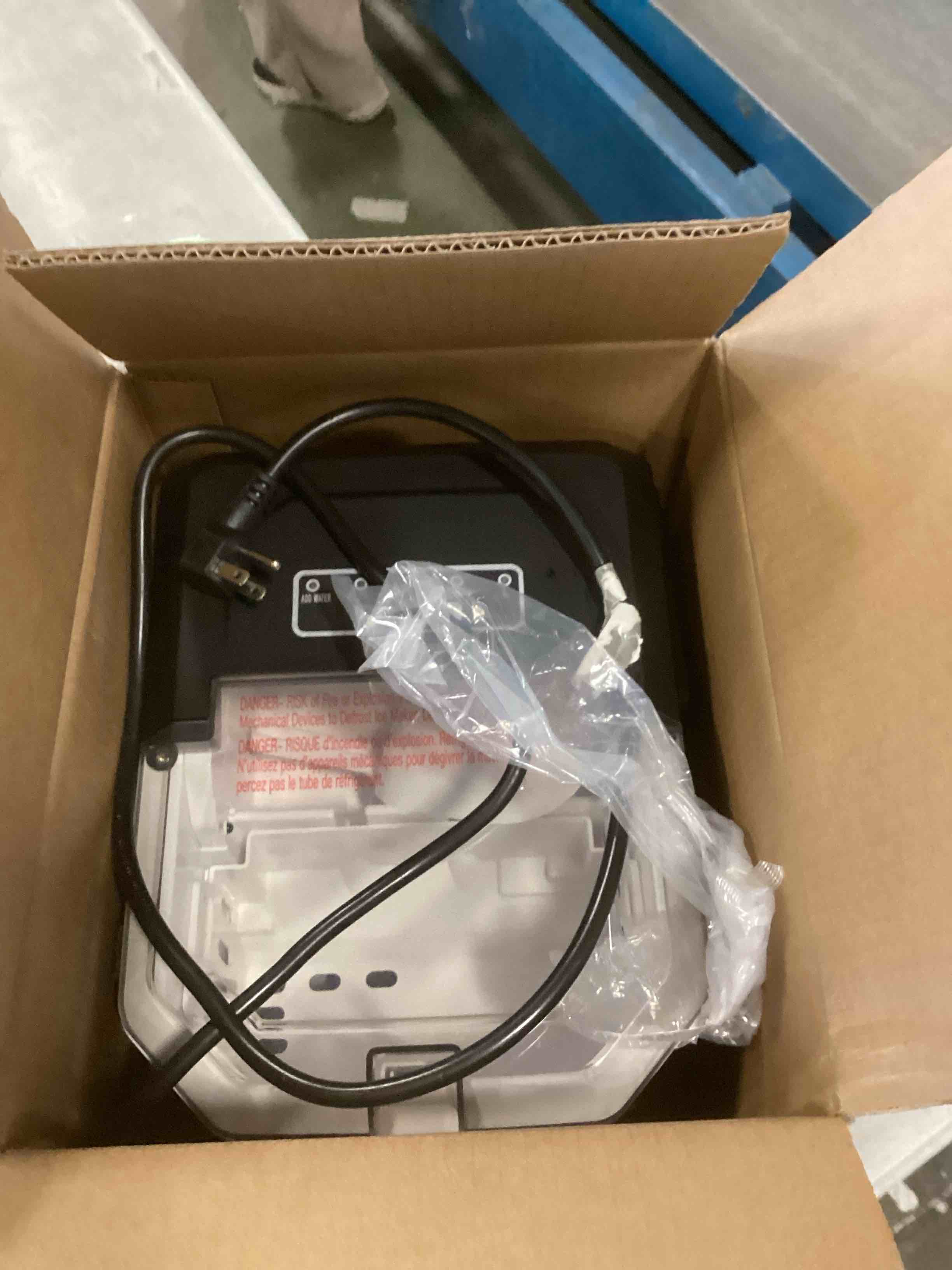 https://s3.amazonaws.com/lotting-images-prod/bidfta/PNK2060809_1738089123203.jpeg