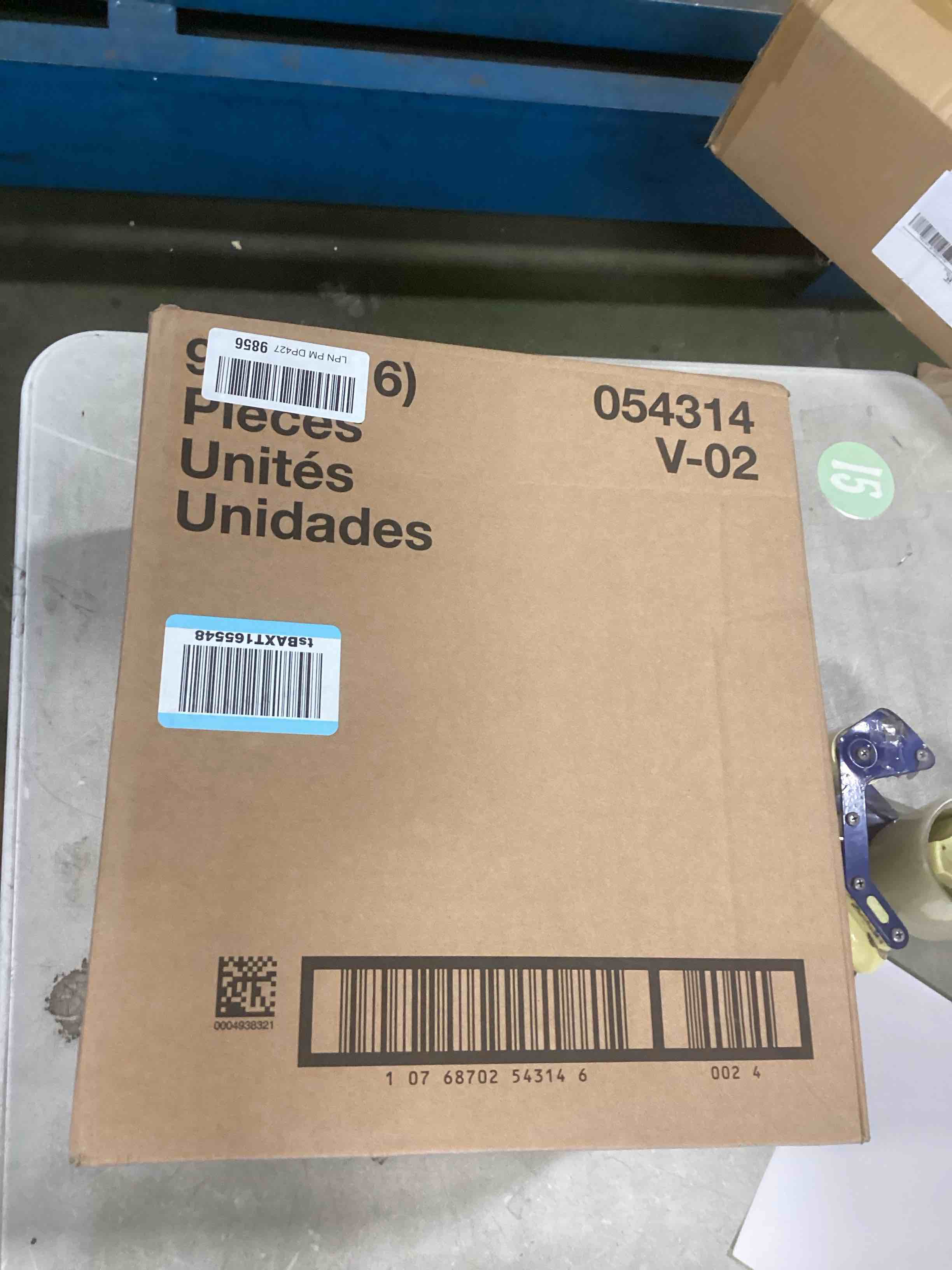 https://s3.amazonaws.com/lotting-images-prod/bidfta/PNK2060968_1738161206399.jpeg