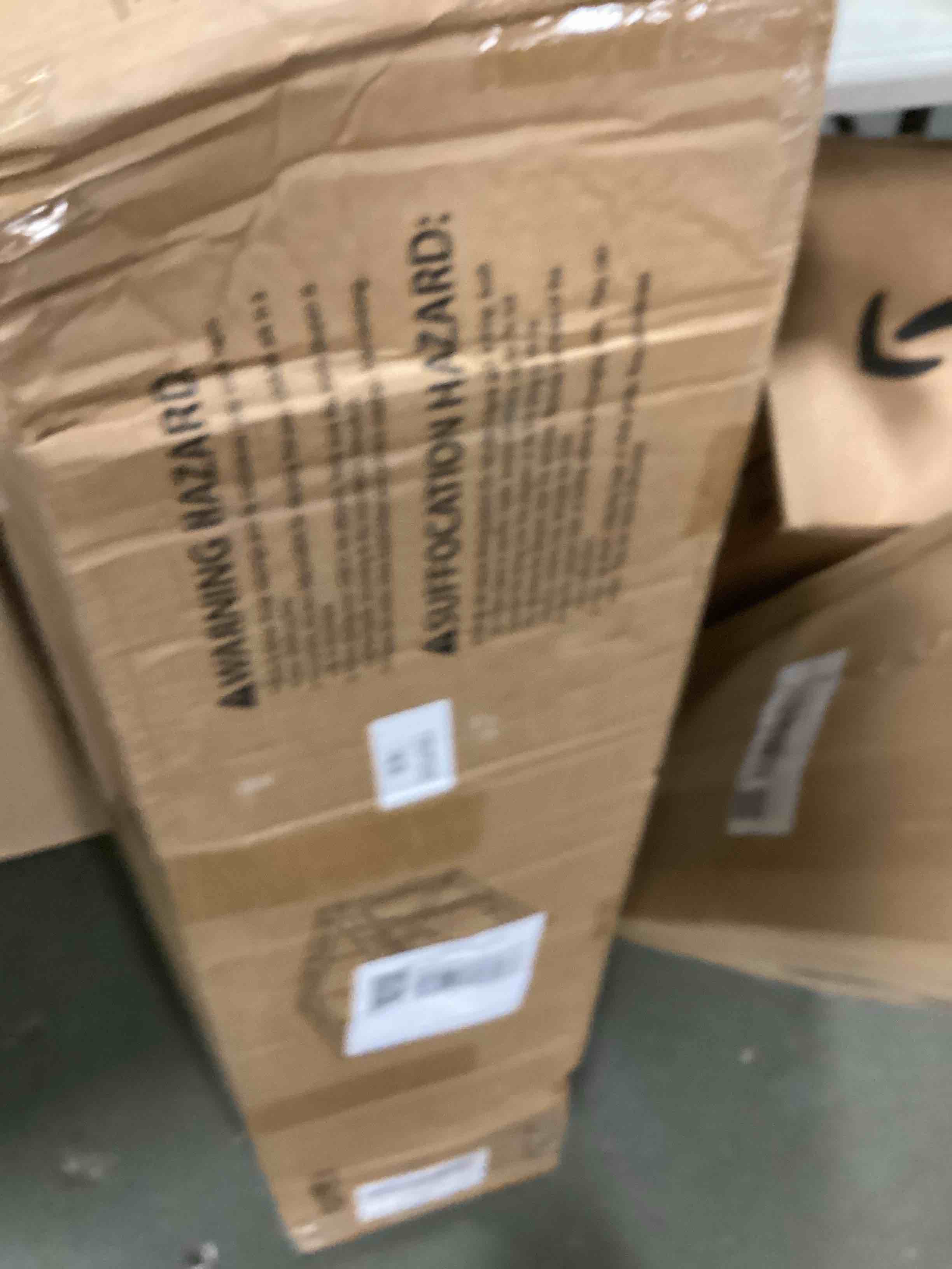 https://s3.amazonaws.com/lotting-images-prod/bidfta/PNK2061192_1738243996574.jpeg